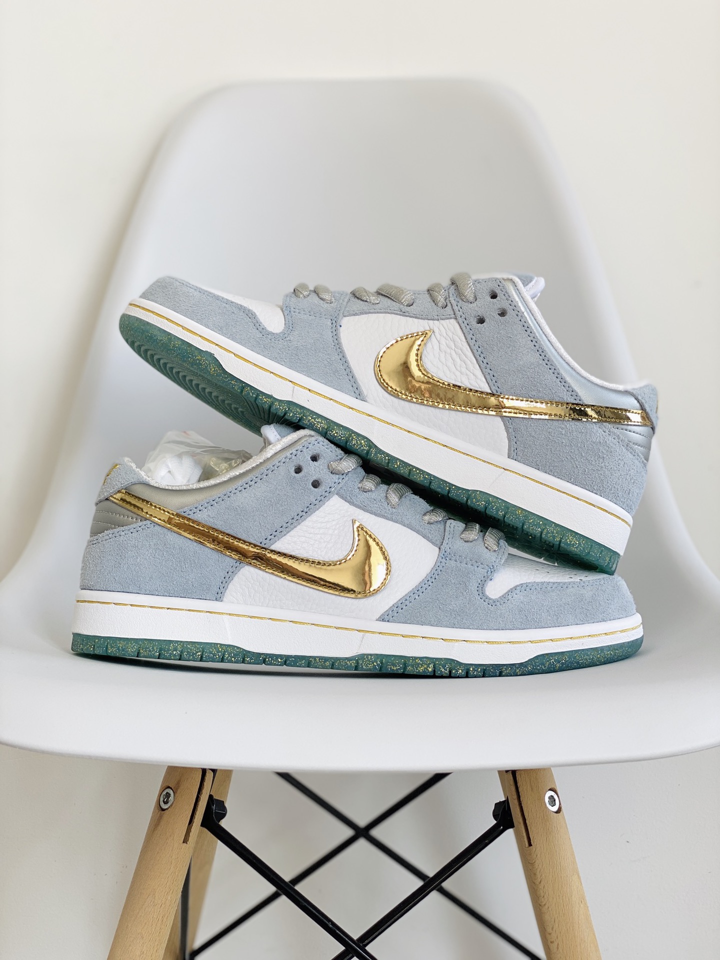 Sean Cliver dunk Low Holiday Special 蓝色情人节 冰雪奇缘 低筒 复古板鞋 休闲鞋 男鞋 女鞋  DC9936-100