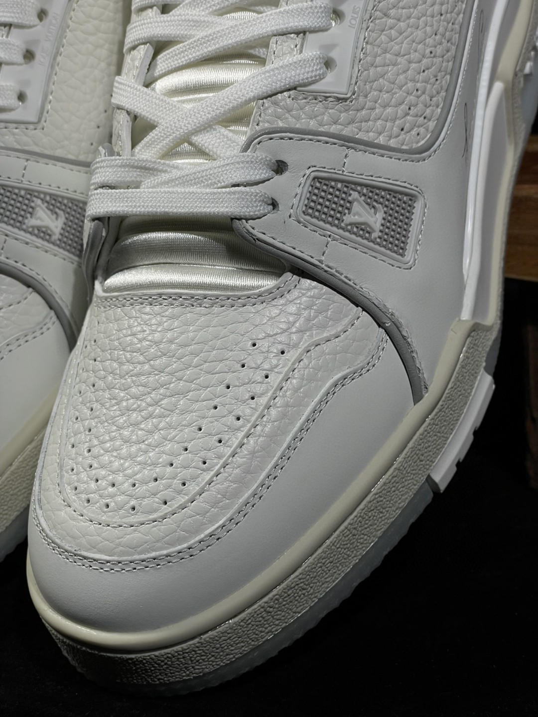 Louis Vuitton 路易威登 Trainer 白水泥 低筒 休闲鞋 板鞋 运动鞋 男鞋 女鞋 1A9UP6