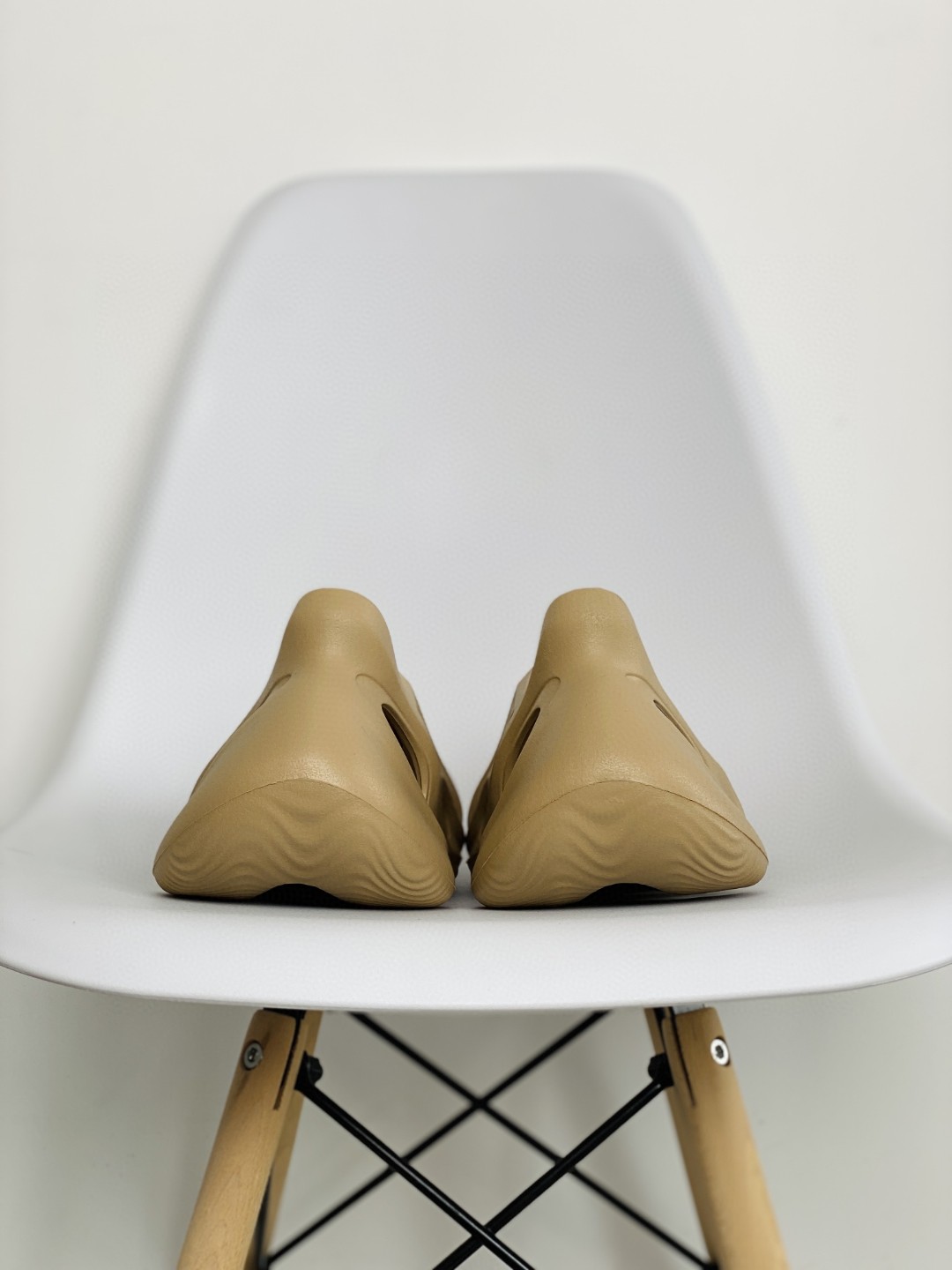 adidas originals Yeezy Foam Runner  Ochre 土黄 赭石 运动凉鞋 洞洞鞋 拖鞋 室内室外拖 GW3354