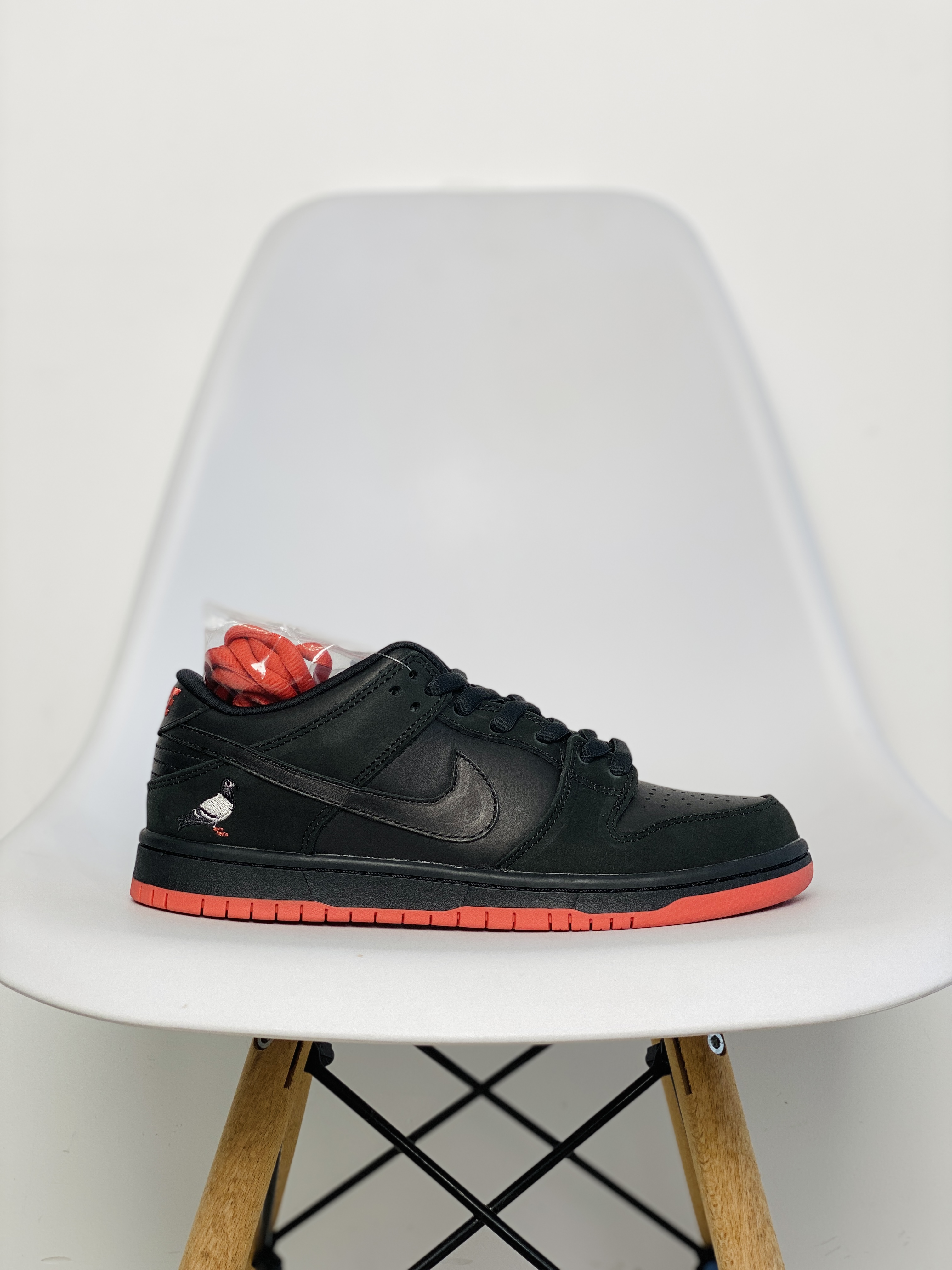 Staple dunk LowBlack Pigeon 黑鸽子  低筒 复古板鞋 休闲鞋 男鞋 女鞋  883232-008