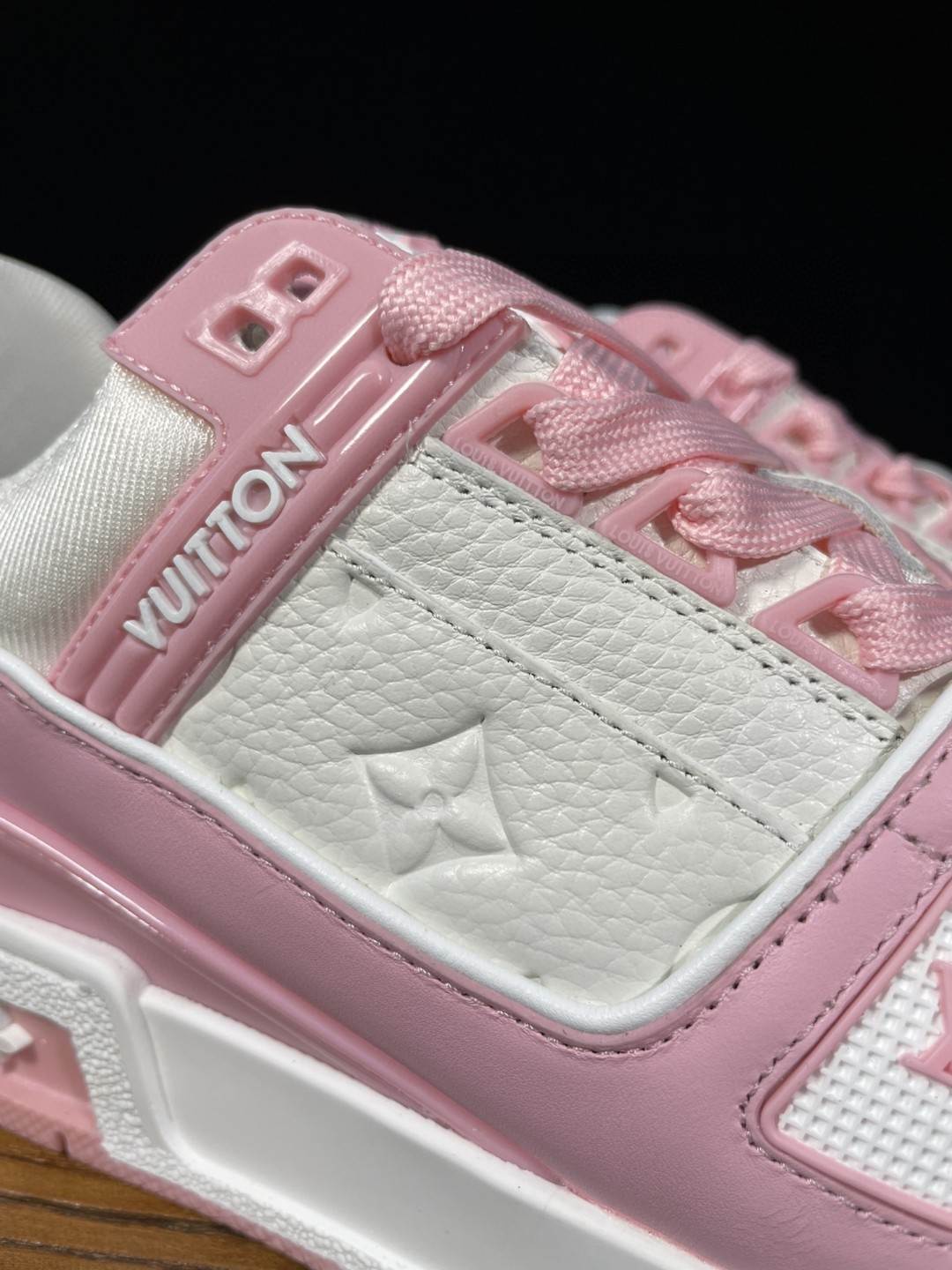 Louis Vuitton 路易威登 Trainer 白粉 低筒 休闲鞋 板鞋 运动鞋 男鞋 女鞋 
