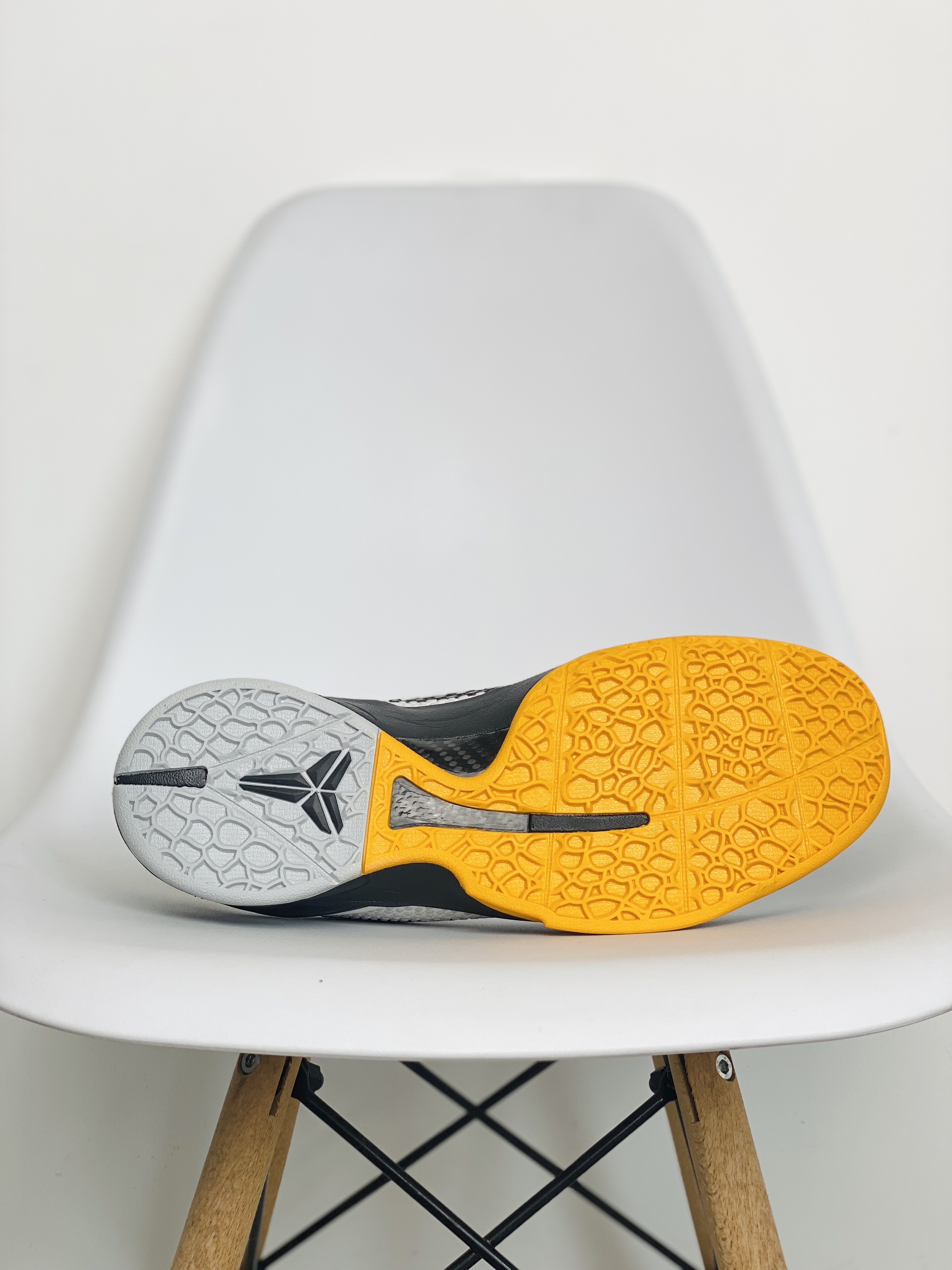 滅世純原 KOBE6 White Del Sol  季後賽 2021復刻 科比 6 低筒 球鞋 籃球鞋 實戰鞋 前後氣墊 真碳板 男鞋 CW2190-100