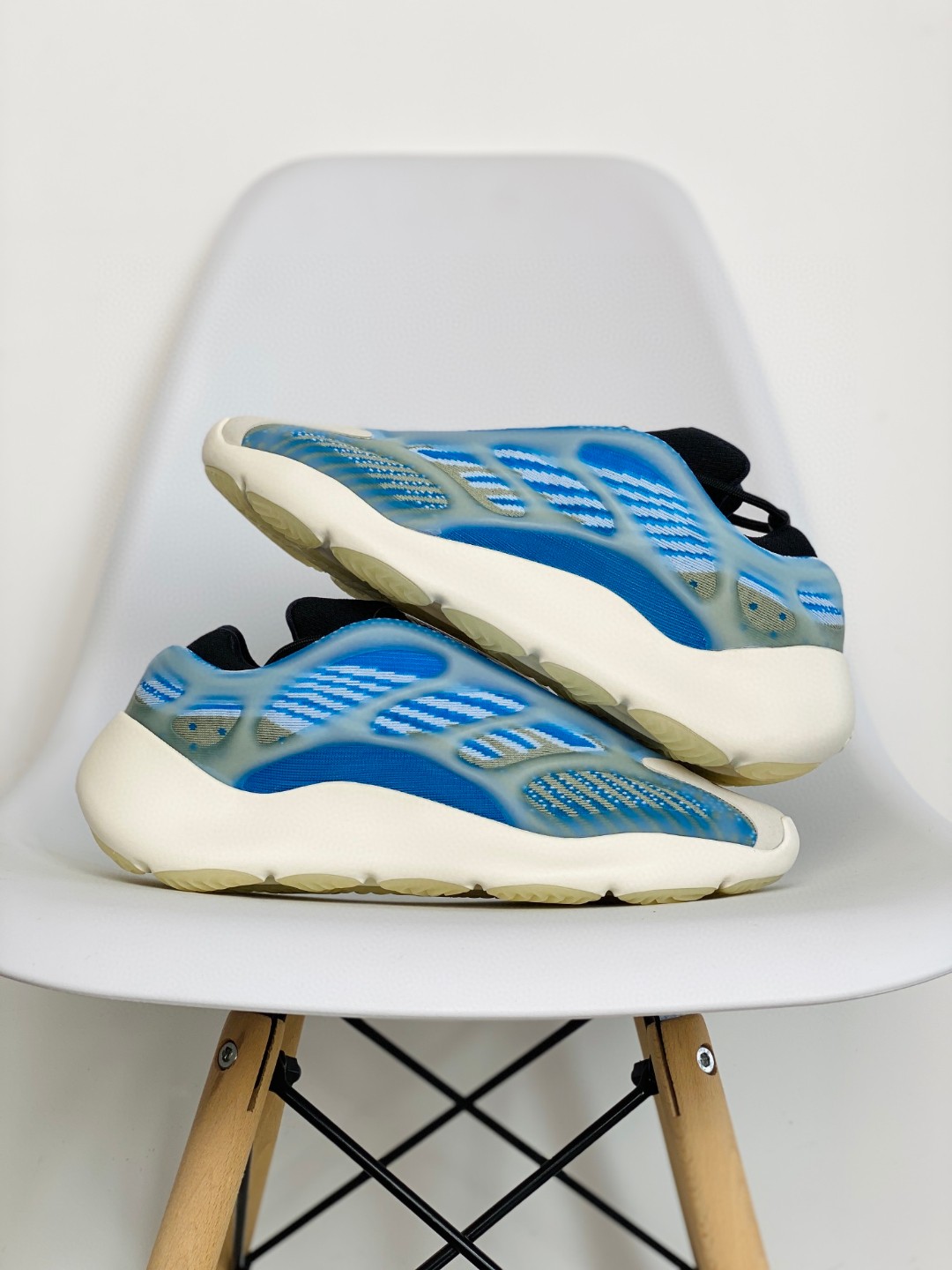 adidas Yeezy 700V3 Arzareth 极光 低筒 休闲鞋 运动鞋 老爹鞋 男鞋 女鞋 G54850