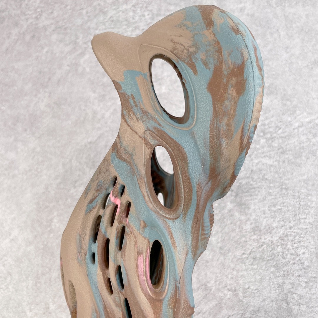 adidas originals Yeezy Foam Runner MX Sand Grey 蓝褐色 运动凉鞋 洞洞鞋 拖鞋 室内室外拖 男鞋 女鞋 GY3969