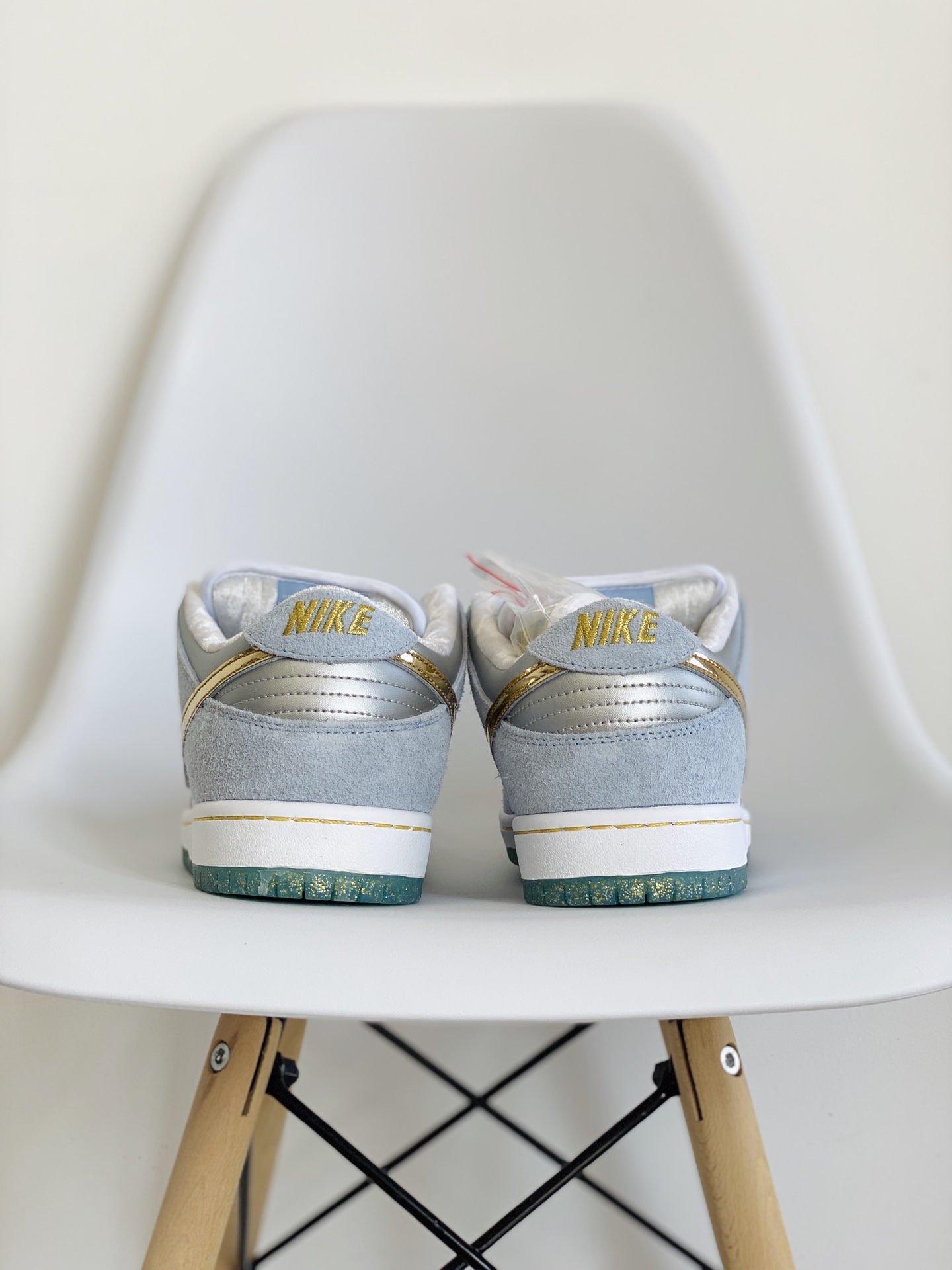 Sean Cliver dunk Low Holiday Special 蓝色情人节 冰雪奇缘 低筒 复古板鞋 休闲鞋 男鞋 女鞋  DC9936-100