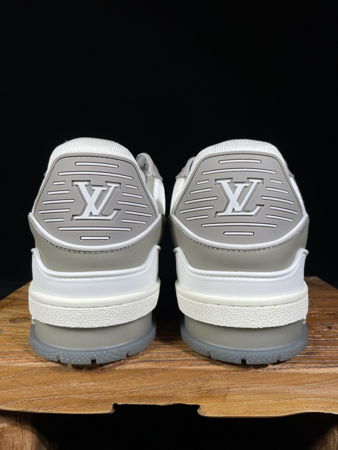 Louis Vuitton 路易威登 Trainer 牛皮 灰白 休闲鞋 板鞋 运动鞋 男鞋 女鞋 1A8KB8