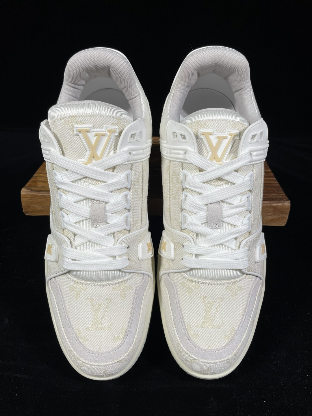 Louis Vuitton 路易威登 Trainer 白牛仔 低筒 休闲鞋 板鞋 运动鞋 男鞋 女鞋 1A8Z4V