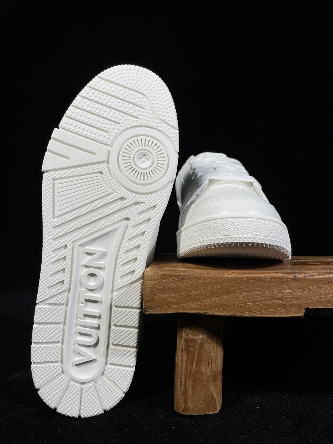 Louis Vuitton 路易威登 Trainer Sneaker 白色 低筒 休闲鞋 板鞋 男鞋 女鞋 1A9G4Z