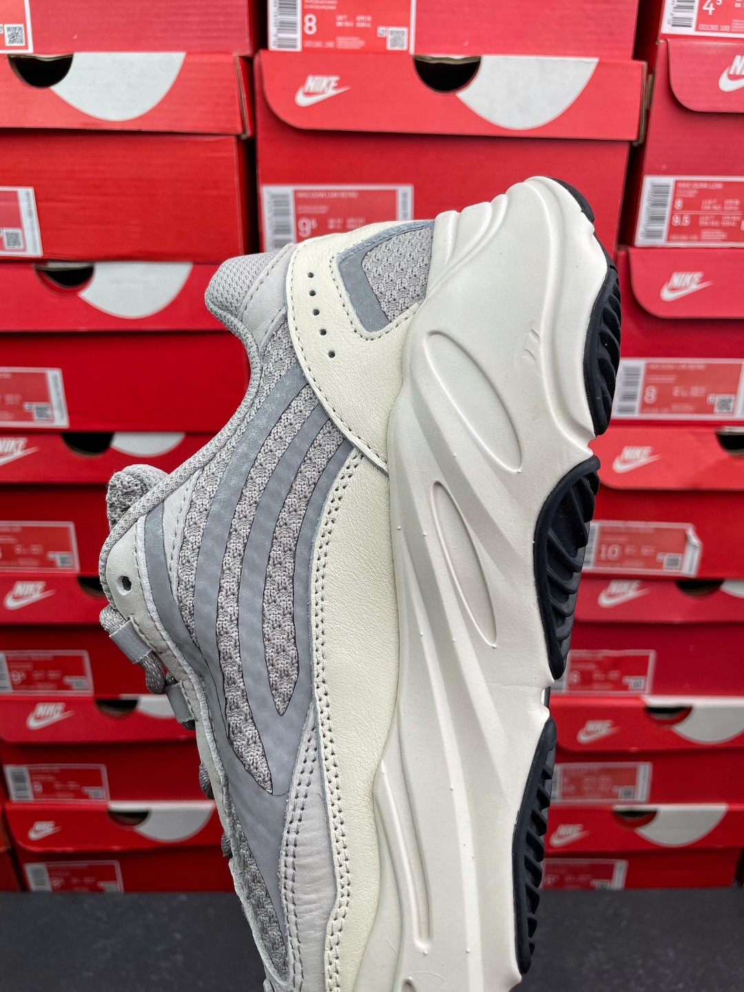 adidas originals Yeezy Boost 700V2 Static 灰白 低筒 休闲鞋 运动鞋 老爹鞋 男鞋 女鞋 EF2829