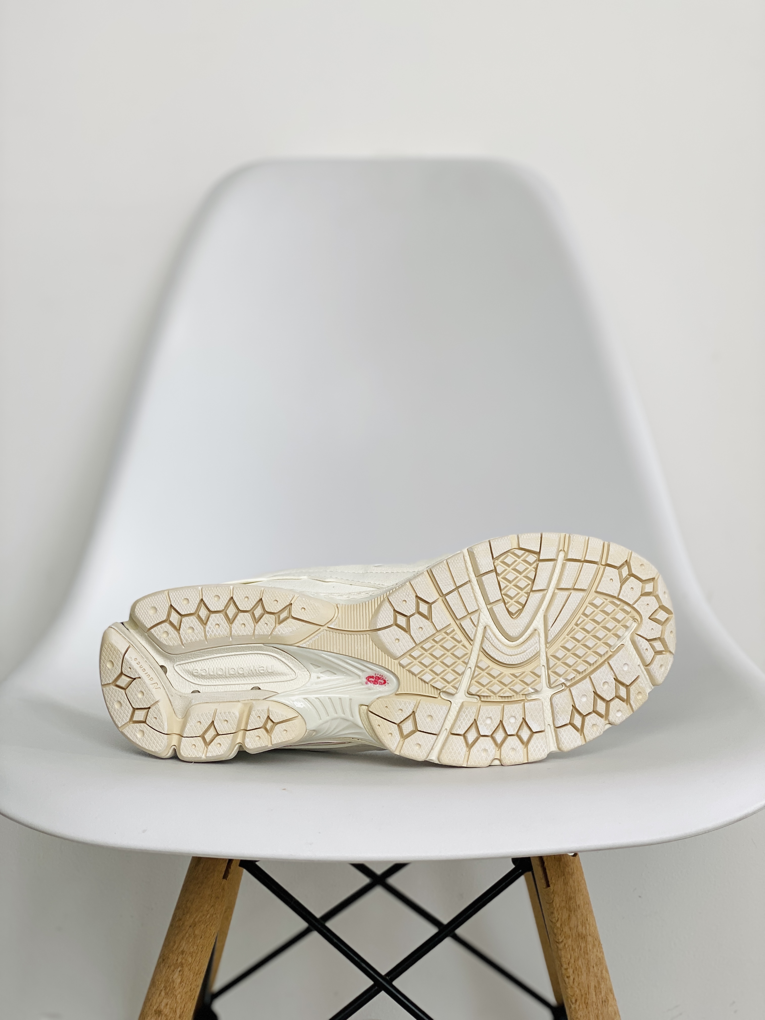 新版 New Balance 2002R Refined Future 海盐白 低筒 跑步鞋 运动鞋 休闲鞋 男鞋 女鞋 M2002RDC