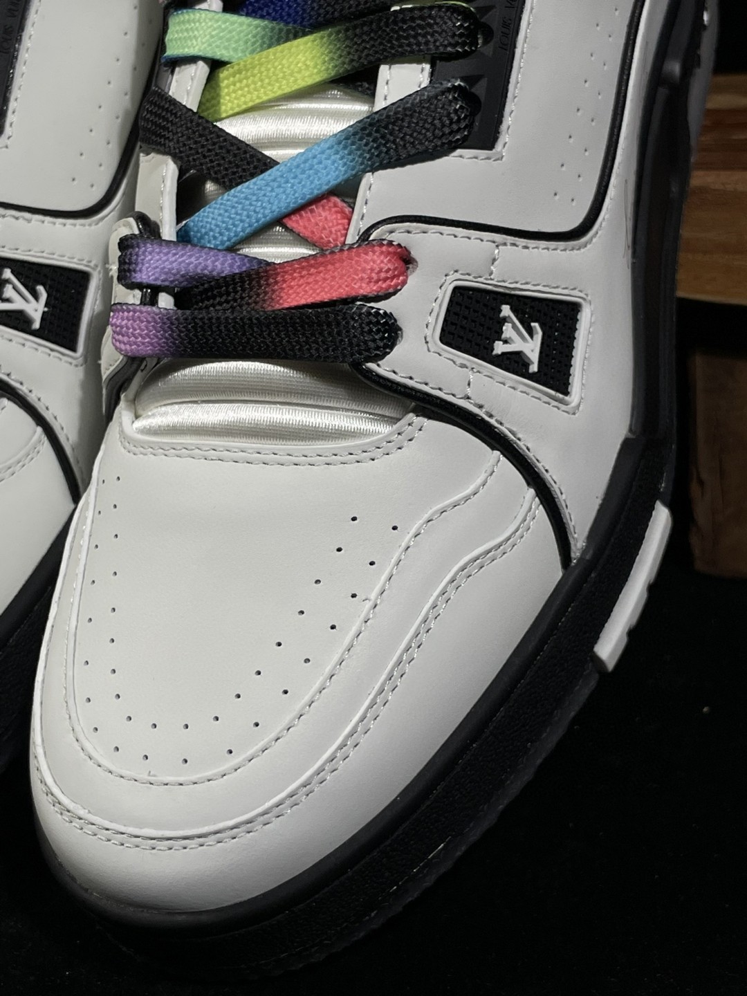 Louis Vuitton 路易威登 Trainer 牛皮 白黑 低筒 休闲鞋 板鞋 男鞋 女鞋 1A9ADA