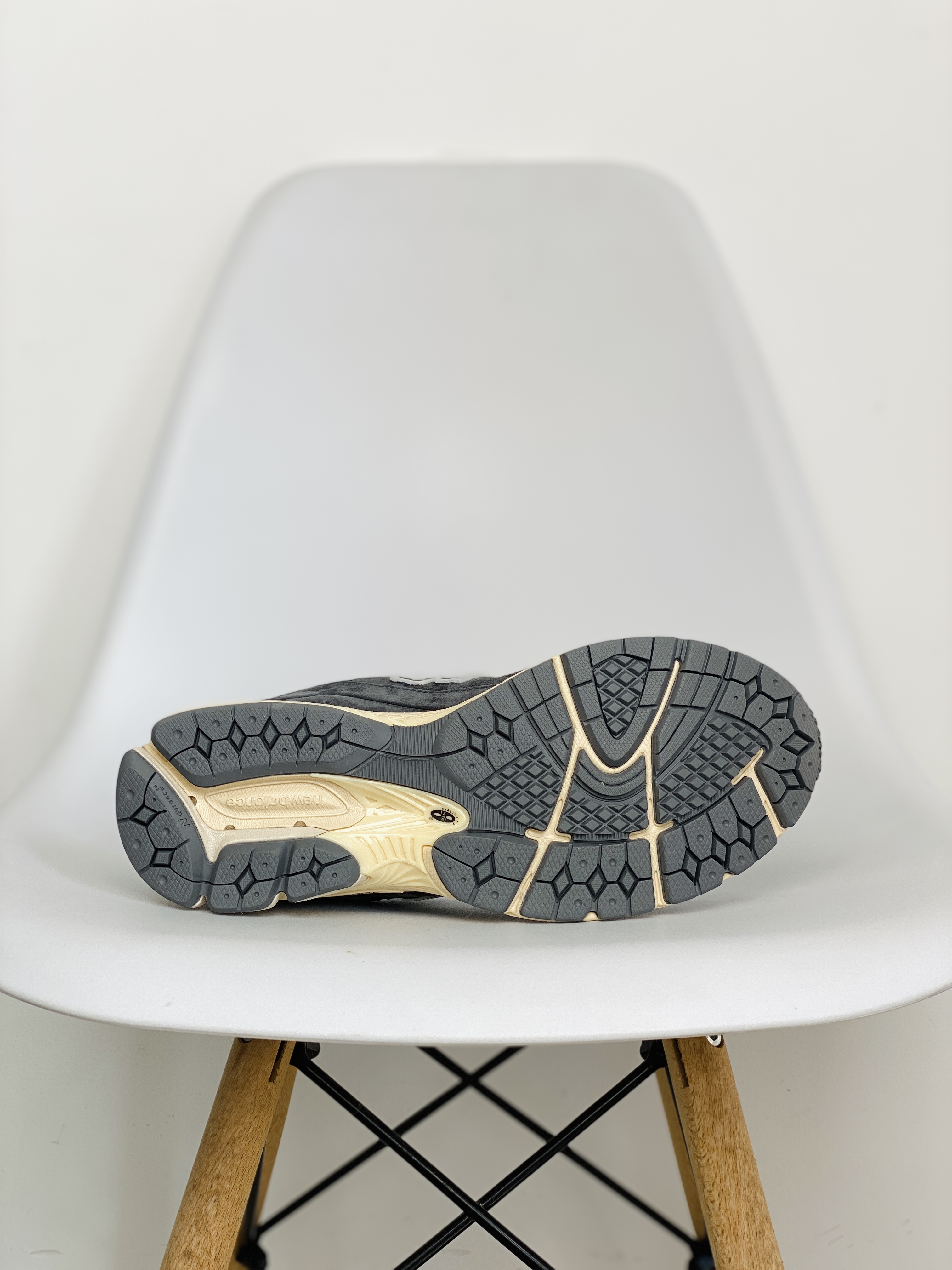 新版 New Balance 2002R 灰碳色 低筒 跑步鞋 运动鞋 休闲鞋 男鞋 女鞋 M2002RHO