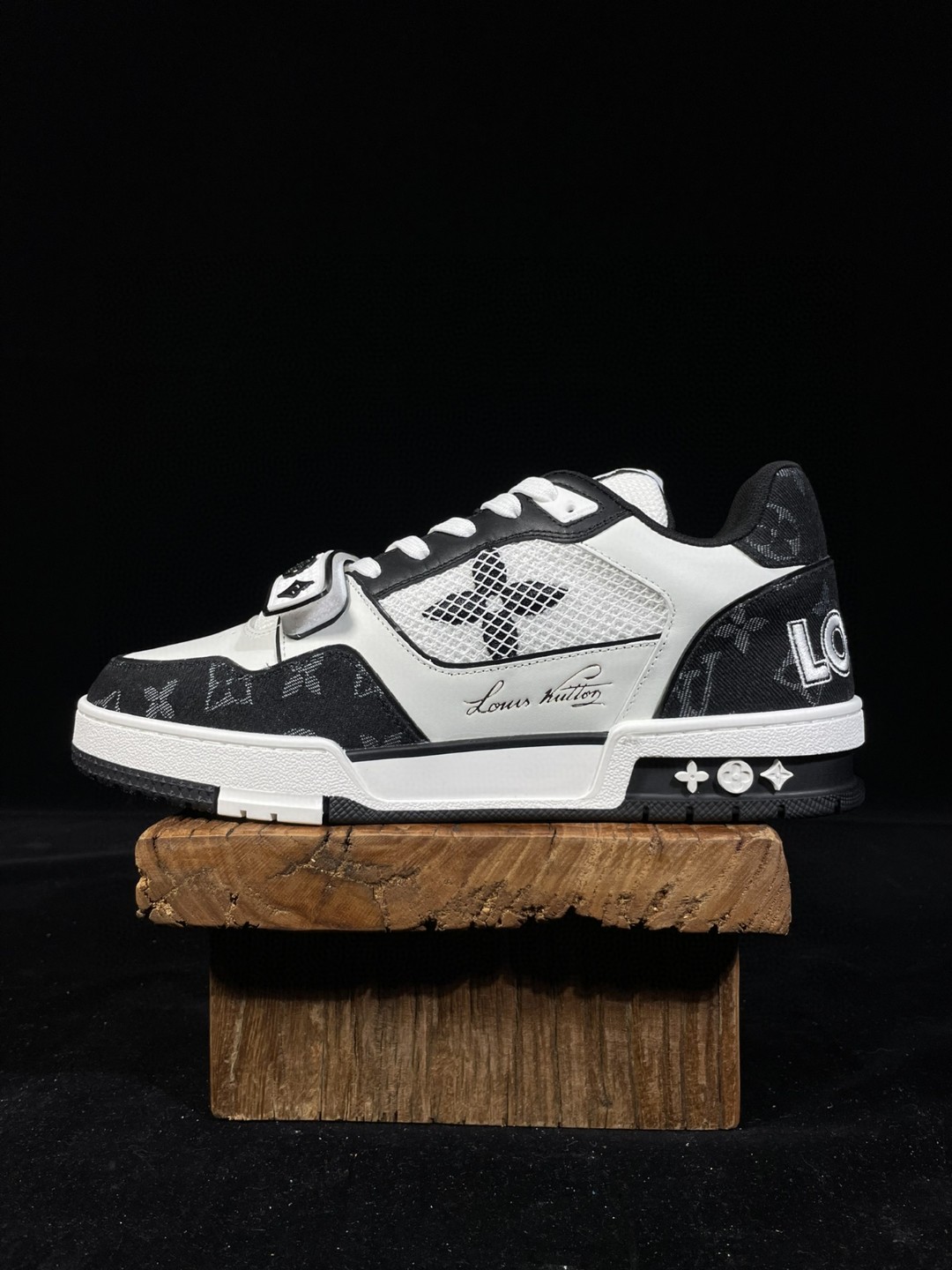 Louis Vuitton 路易威登 Trainer 魔术贴 牛皮 黑白 熊猫 低筒 休闲鞋 板鞋 运动鞋 男鞋 女鞋 1A9ZB0