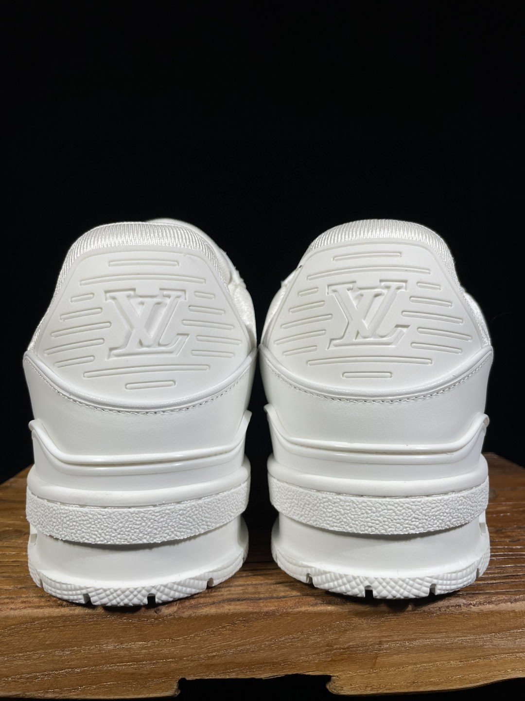 Louis Vuitton 路易威登 Trainer Sneaker 白色 低筒 休闲鞋 板鞋 男鞋 女鞋 1A9G4Z