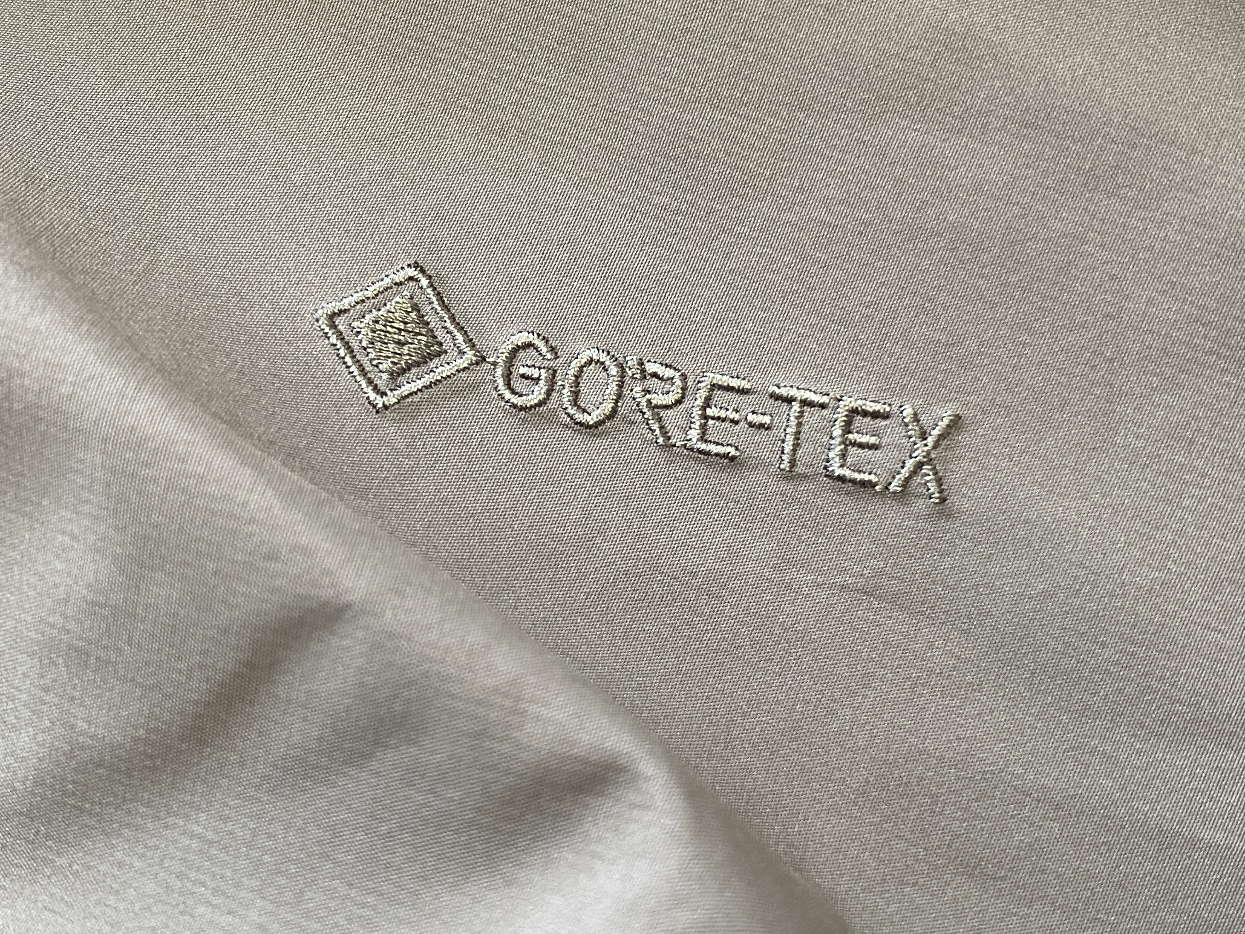 Arcteryx Beat LT Jacket GORE-TEX 始祖鳥 硬殼繫列  戶外 透氣 長袖  防風 防水  外套 夾克  沖鋒衣 復古綠 货号：26844