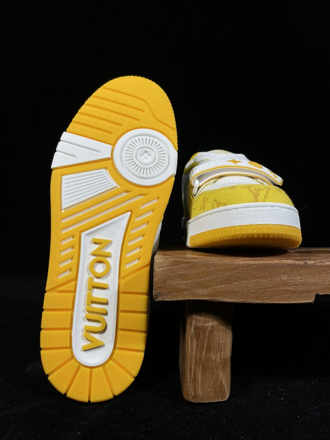 Louis Vuitton 路易威登 Trainer 魔术贴 白黄 低筒 休闲鞋 板鞋 男鞋 女鞋 1A9ZD6