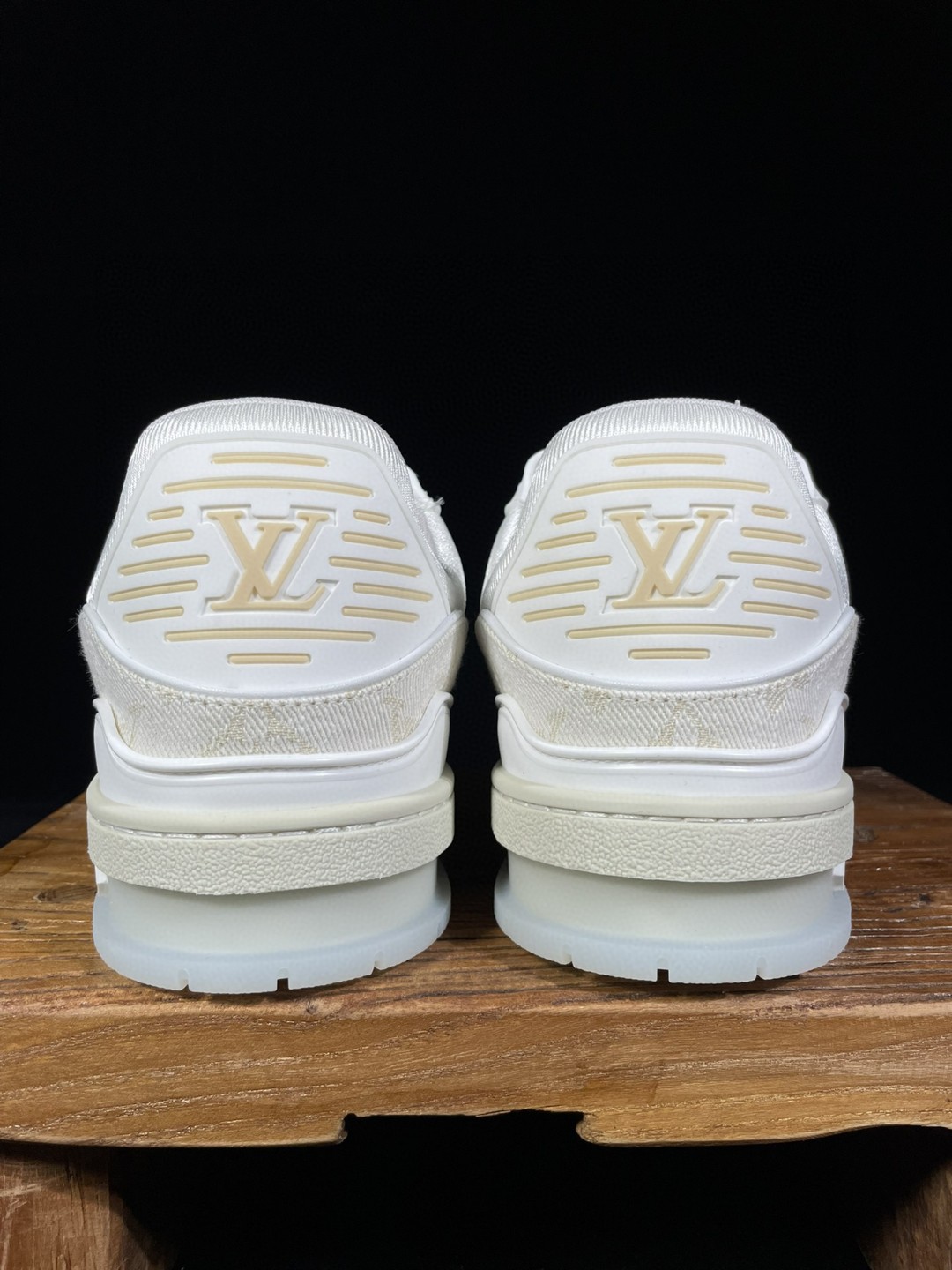 Louis Vuitton 路易威登 Trainer 白牛仔 低筒 休闲鞋 板鞋 运动鞋 男鞋 女鞋 1A8Z4V