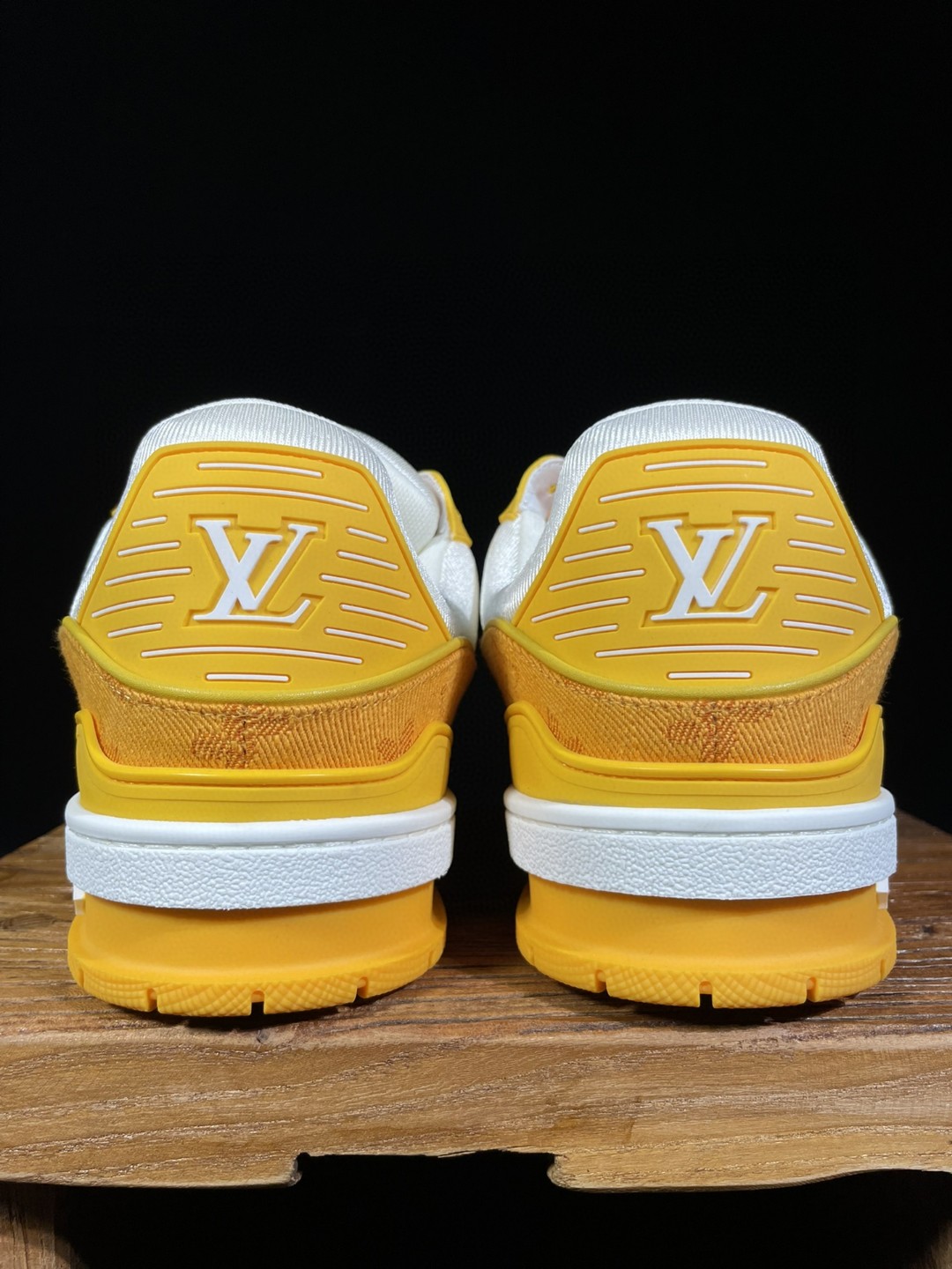 Louis Vuitton 路易威登 Trainer 黄白 低筒 休闲鞋 板鞋 运动鞋 男鞋 女鞋 1A9JHB
