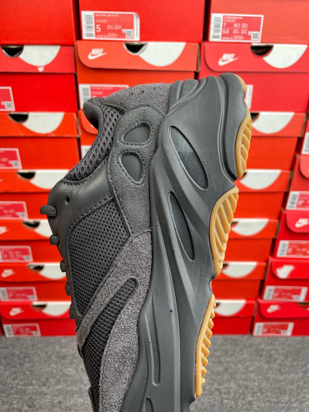 adidas originals Yeezy Boost 700 Utility Black 黑武士 低筒 休闲鞋 运动鞋 老爹鞋 男鞋 女鞋 FV5304