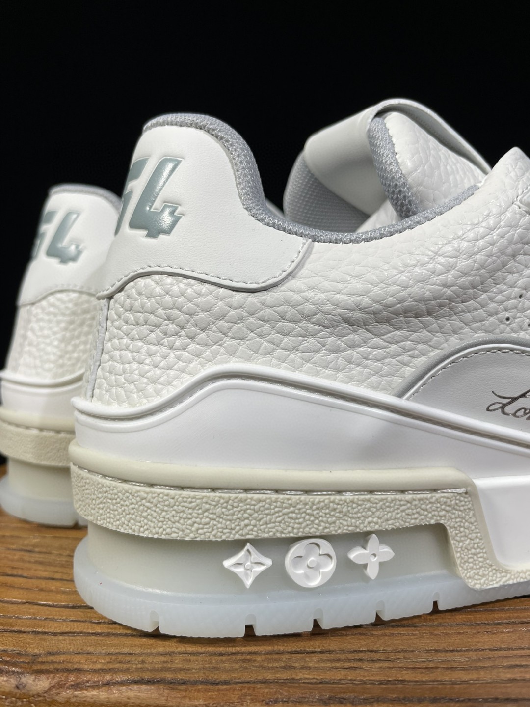 Louis Vuitton 路易威登 Trainer 白水泥 低筒 休闲鞋 板鞋 运动鞋 男鞋 女鞋 1A9UP6