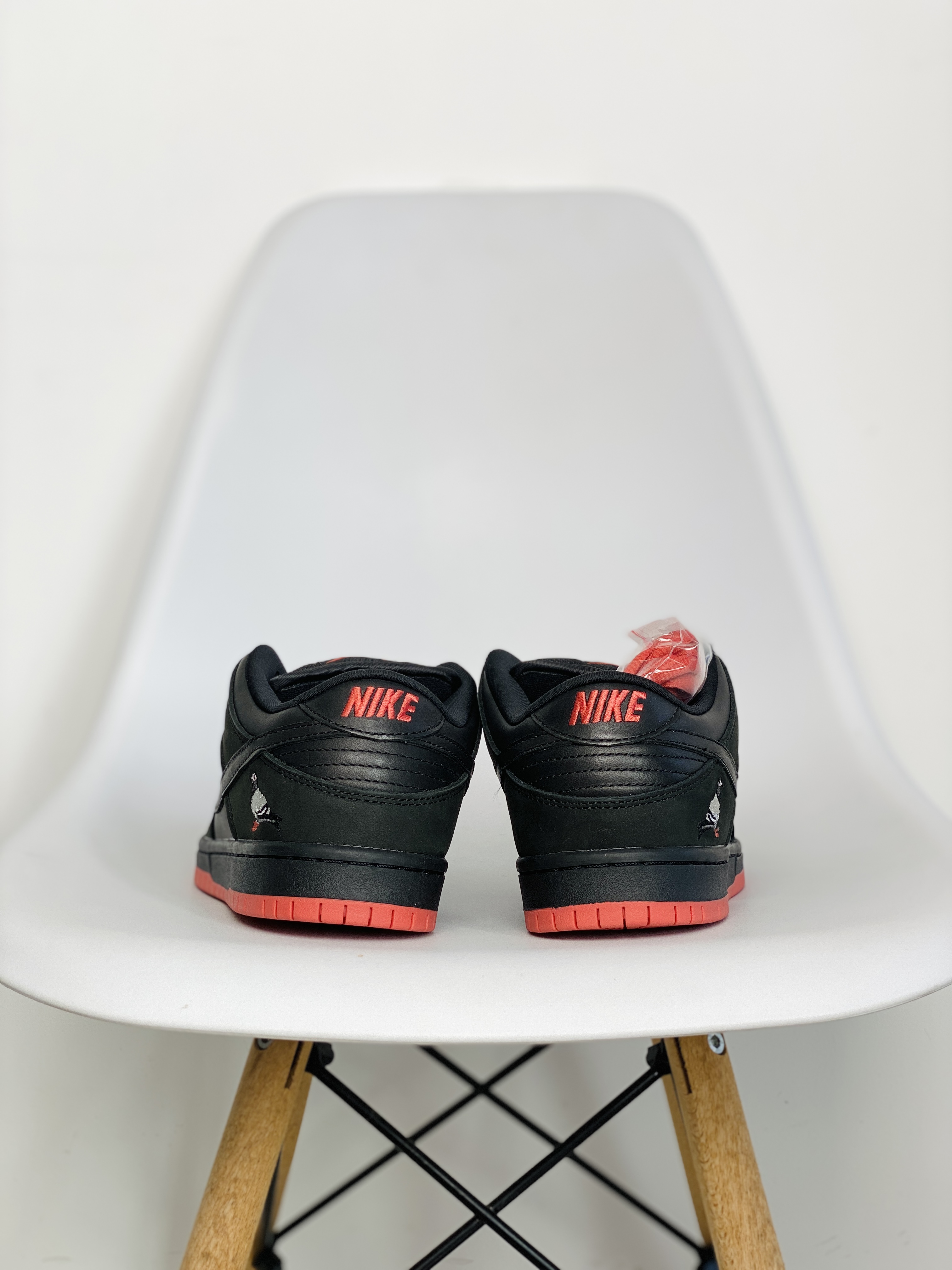 Staple dunk LowBlack Pigeon 黑鸽子  低筒 复古板鞋 休闲鞋 男鞋 女鞋  883232-008