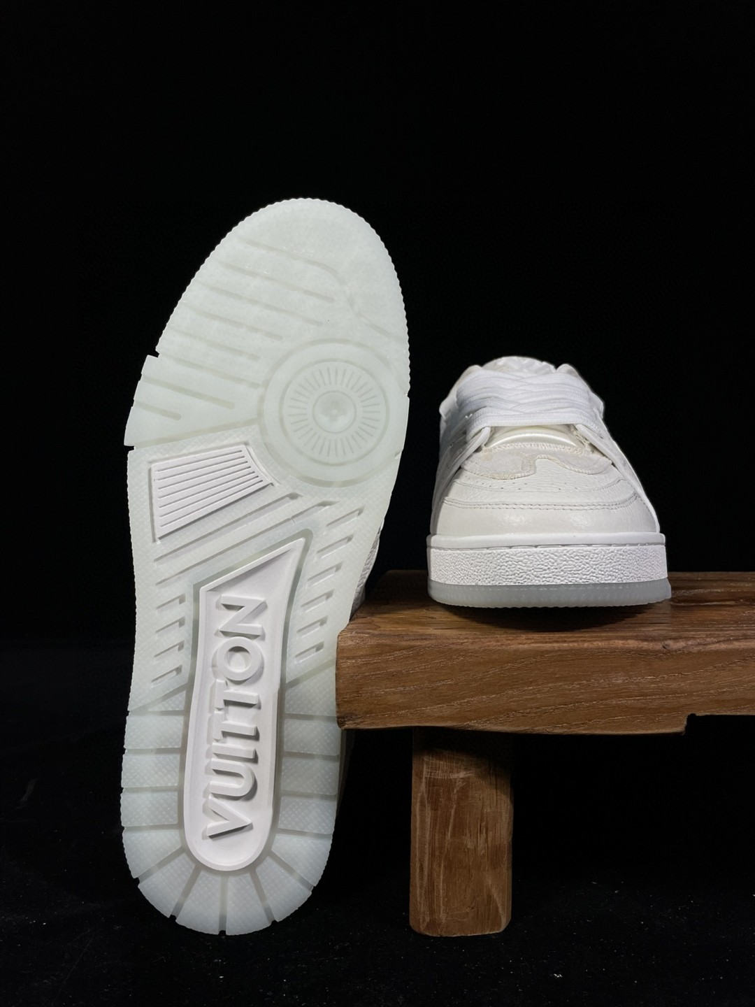 Louis Vuitton 路易威登 Trainer 白色 低筒 休闲鞋 板鞋 运动鞋 男鞋 女鞋 