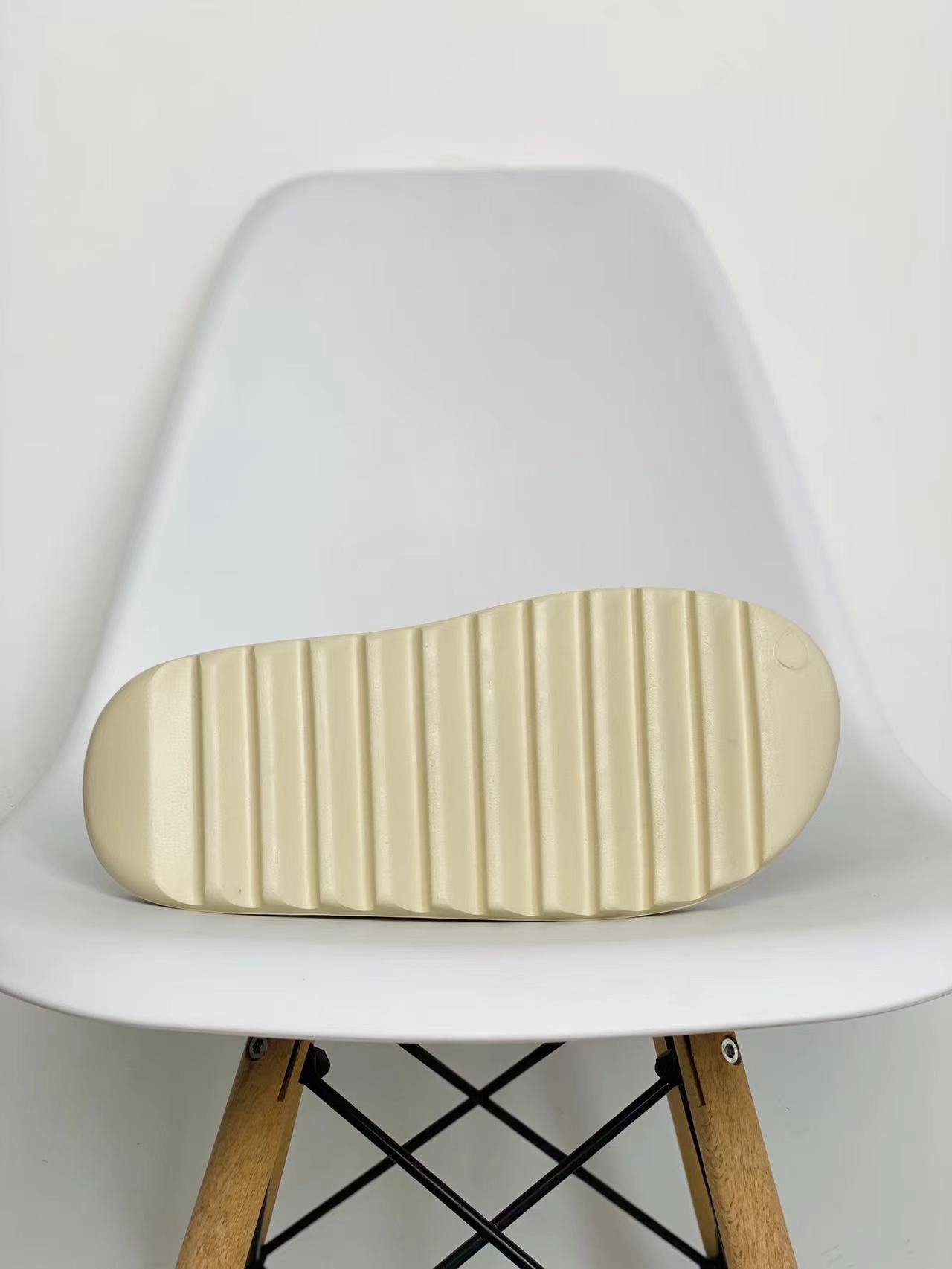 originals Yeezy Slide Bone 雾面骨白 磨砂质感  室外 室内拖鞋 沙滩鞋 男鞋 女鞋 FZ5897