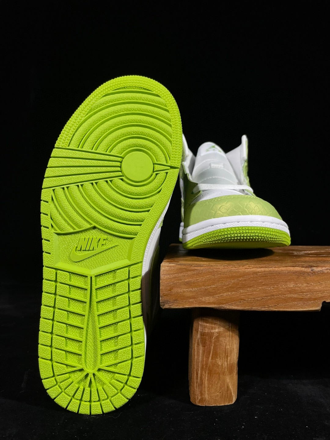 Air Jordan 1 Mid AJ1 SE V2 Green Python 蛇纹 白绿  篮球鞋 运动鞋 休闲鞋 男鞋 女鞋 DV2959-113