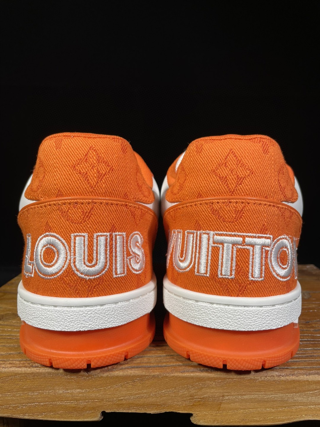 Louis Vuitton 路易威登 Trainer 魔术贴 白橙 休闲鞋 板鞋 运动鞋 男鞋 女鞋 1A9ZBI