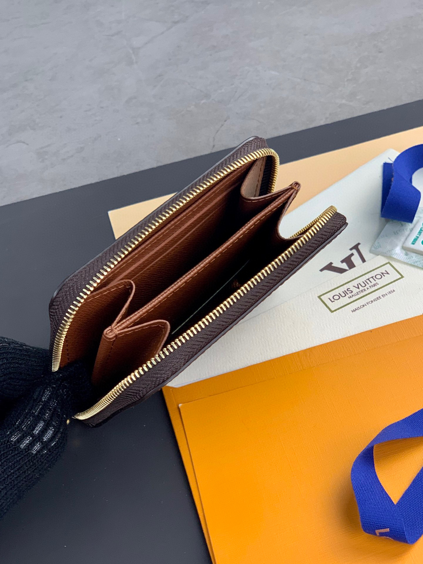 LOUIS VUITTON 路易威登 经典老花印花 钱夹 钱包 卡包 名片夹 男女同款 棕色 M60067