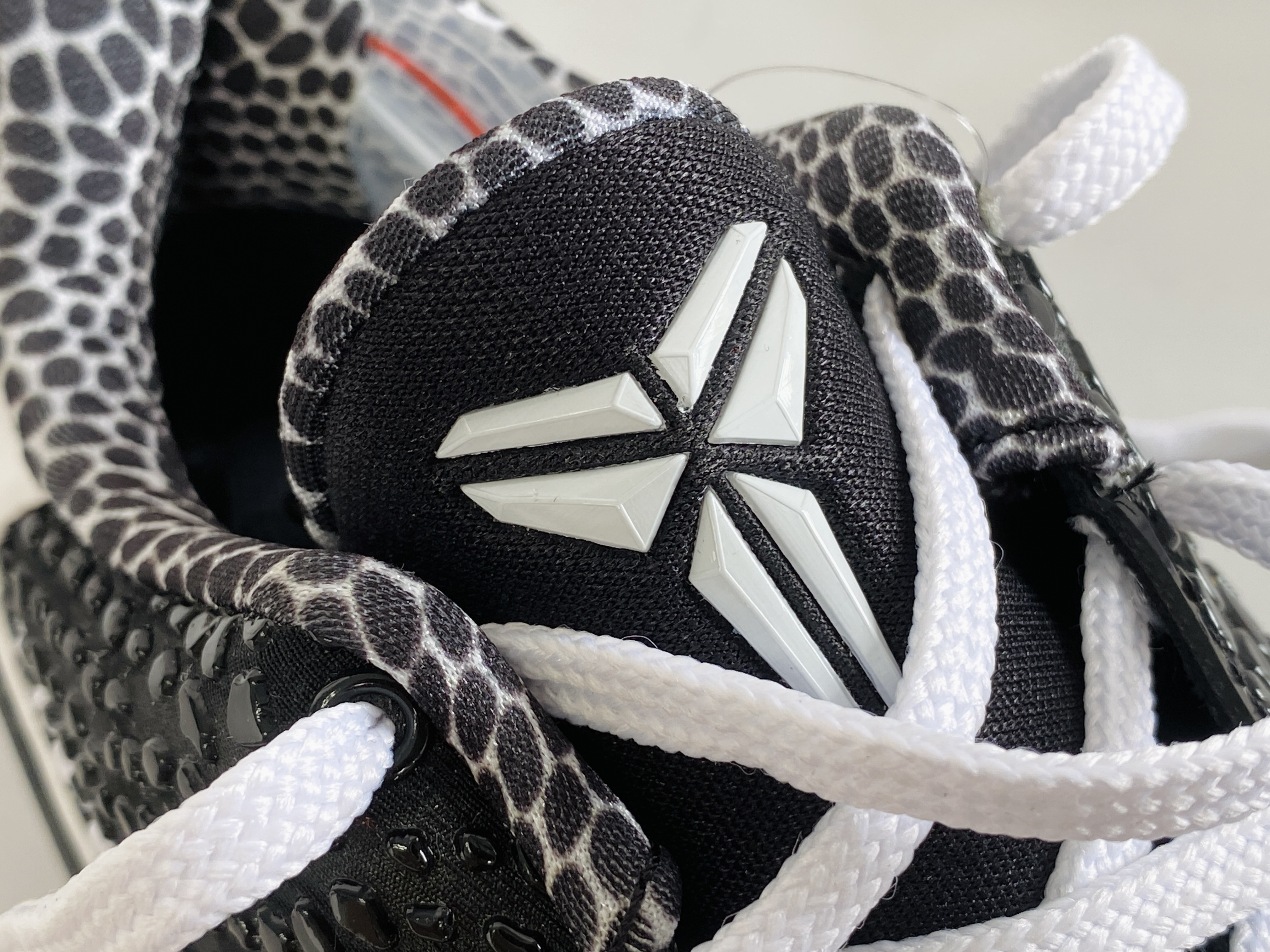 需预定 H12 Kobe6  GIGI mambacita  黑白  球鞋 籃球鞋 實戰鞋 前掌气垫 后掌EVA 真碳板 男鞋   CW2190-002