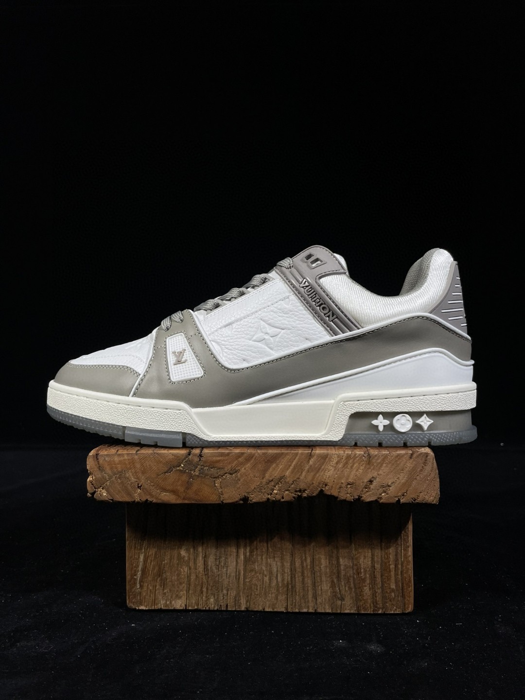 Louis Vuitton 路易威登 Trainer 牛皮 灰白 休闲鞋 板鞋 运动鞋 男鞋 女鞋 1A8KB8