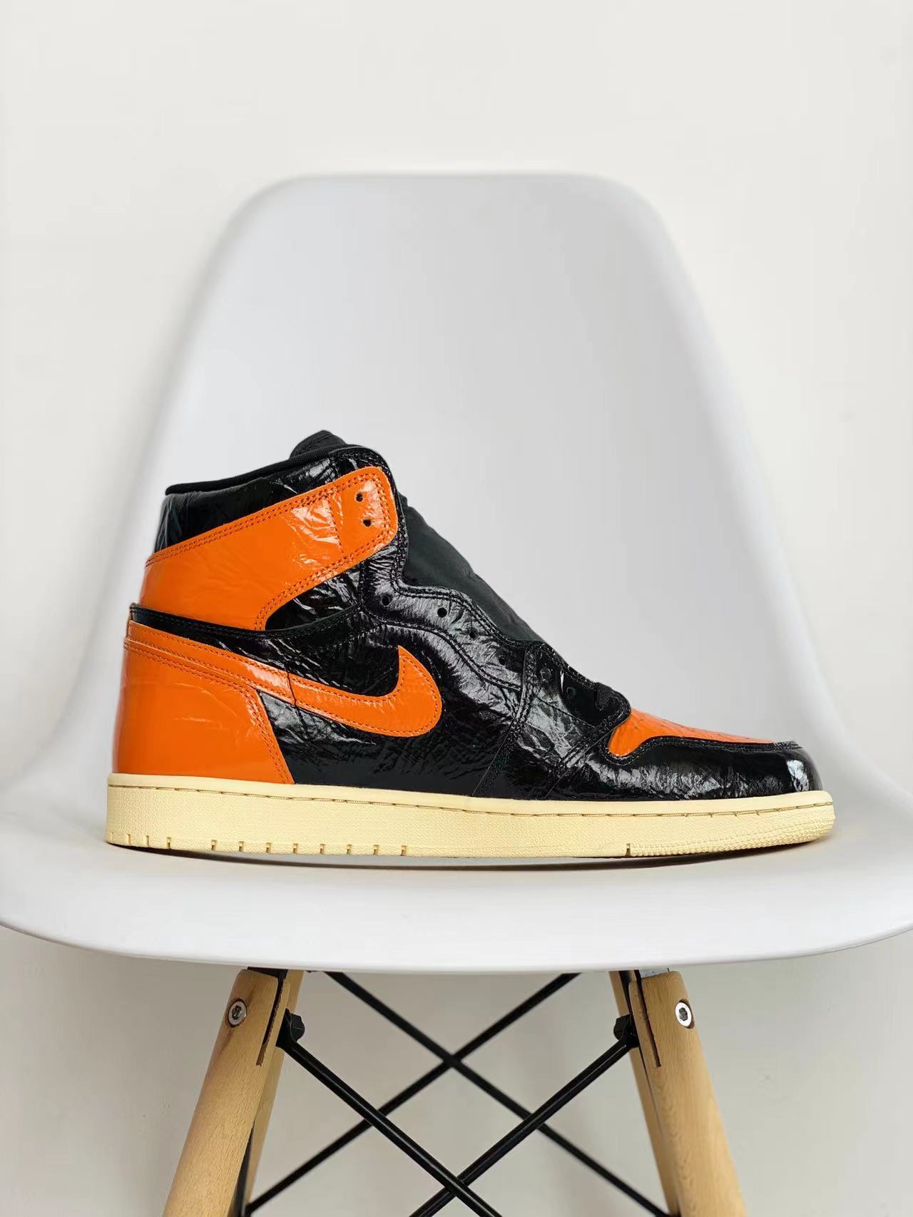 Air Jordan 1 AJ1 Retro OG 豬油扣碎 高筒 休闲鞋 男鞋 板鞋  555088-028