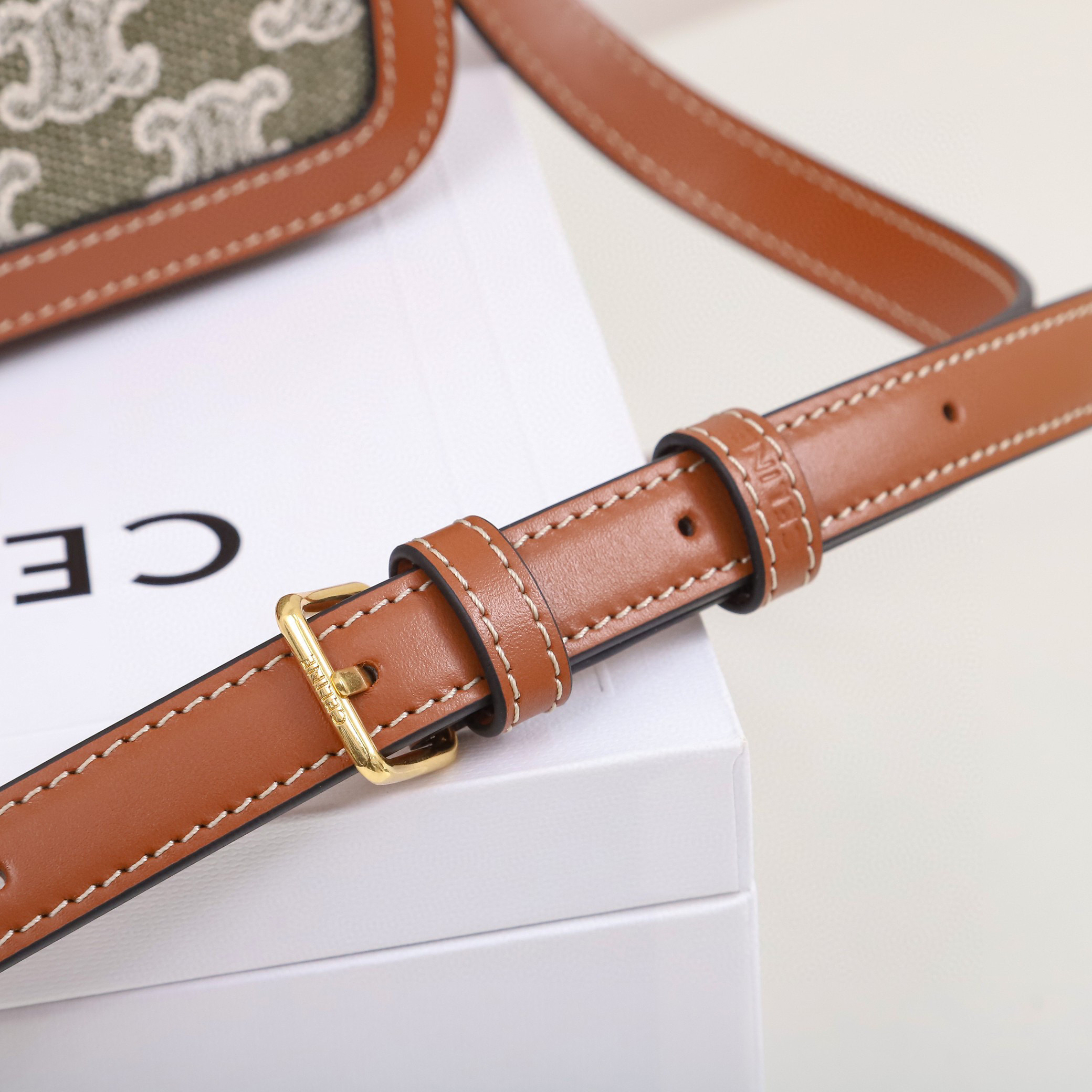 CELINE 赛琳 Teen Triomphe 金色锁扣凯旋门老花印花 棕绿色 腋下包 手提包 单肩包 斜挎包 188882DBA-15KH