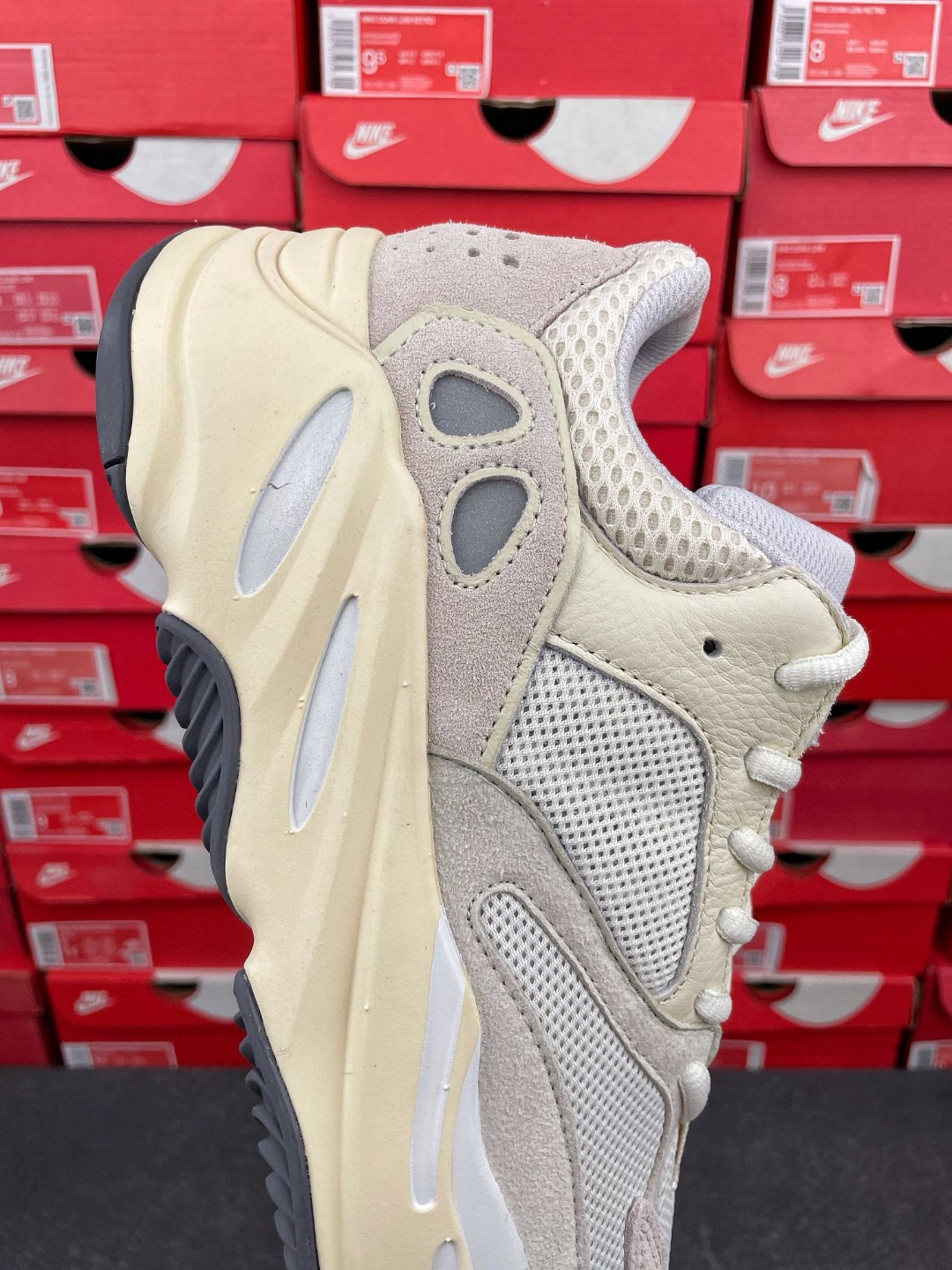 adidas originals Yeezy Boost 700 Analog 灰白 低筒 休闲鞋 运动鞋 老爹鞋 男鞋 女鞋 EG7596