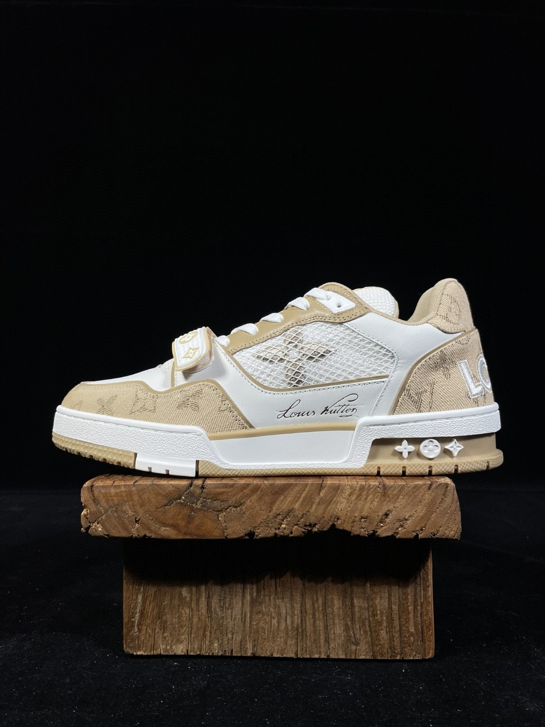 Louis Vuitton 路易威登 Trainer 魔术贴 卡其色 低筒 休闲鞋 板鞋 运动鞋 男鞋 女鞋 1A9ZC2