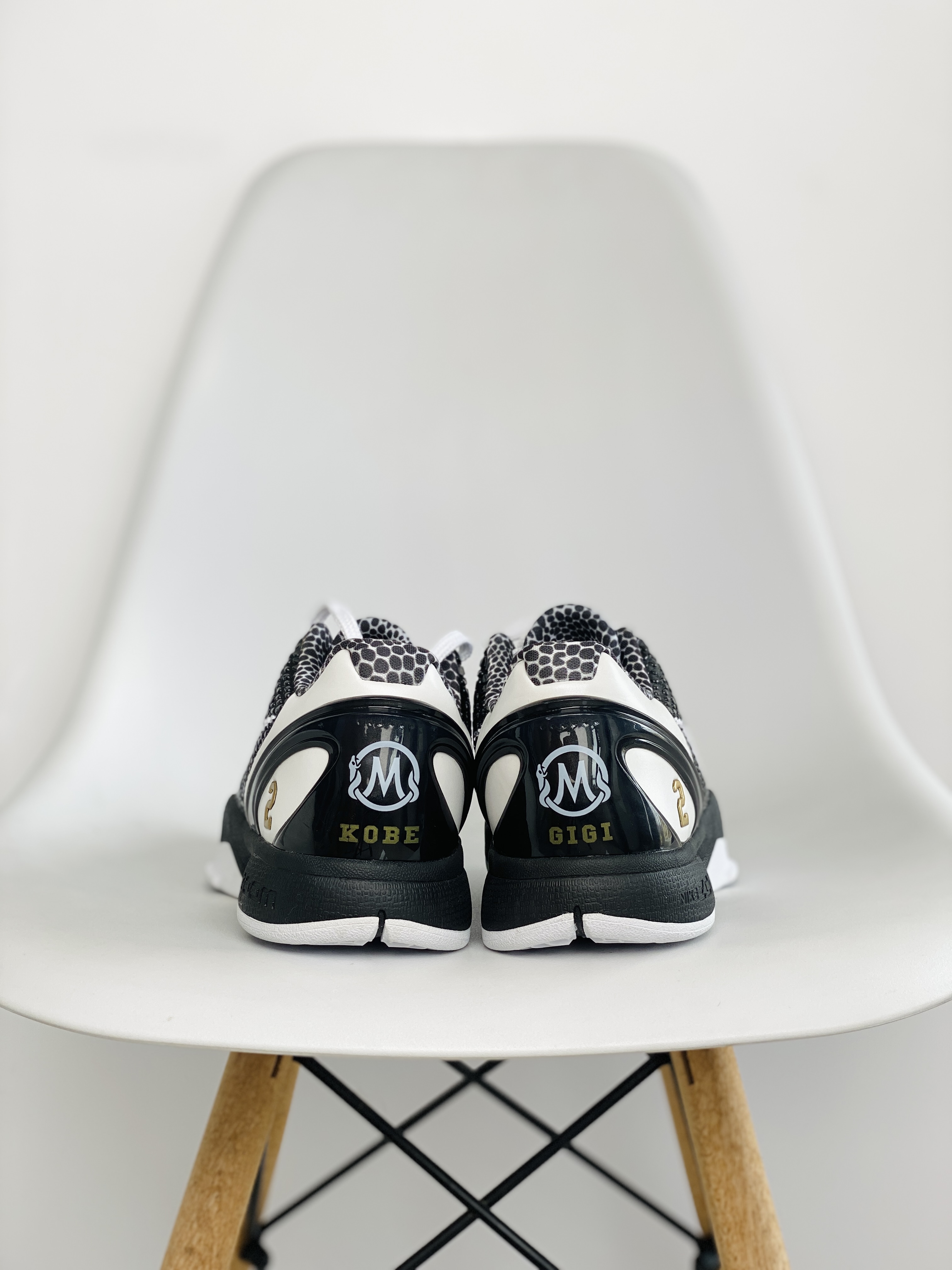 需预定 H12 Kobe6  GIGI mambacita  黑白  球鞋 籃球鞋 實戰鞋 前掌气垫 后掌EVA 真碳板 男鞋   CW2190-002