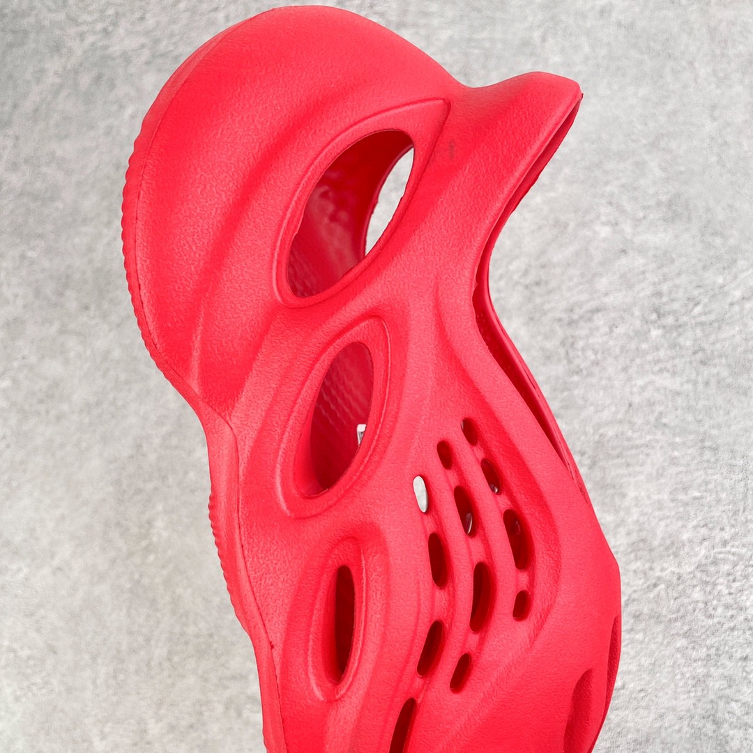 adidas originals Yeezy Foam Runner Vermilion 红色 赤焰朱砂 运动凉鞋 洞洞鞋 拖鞋 室内室外拖 男鞋 女鞋 GW3355