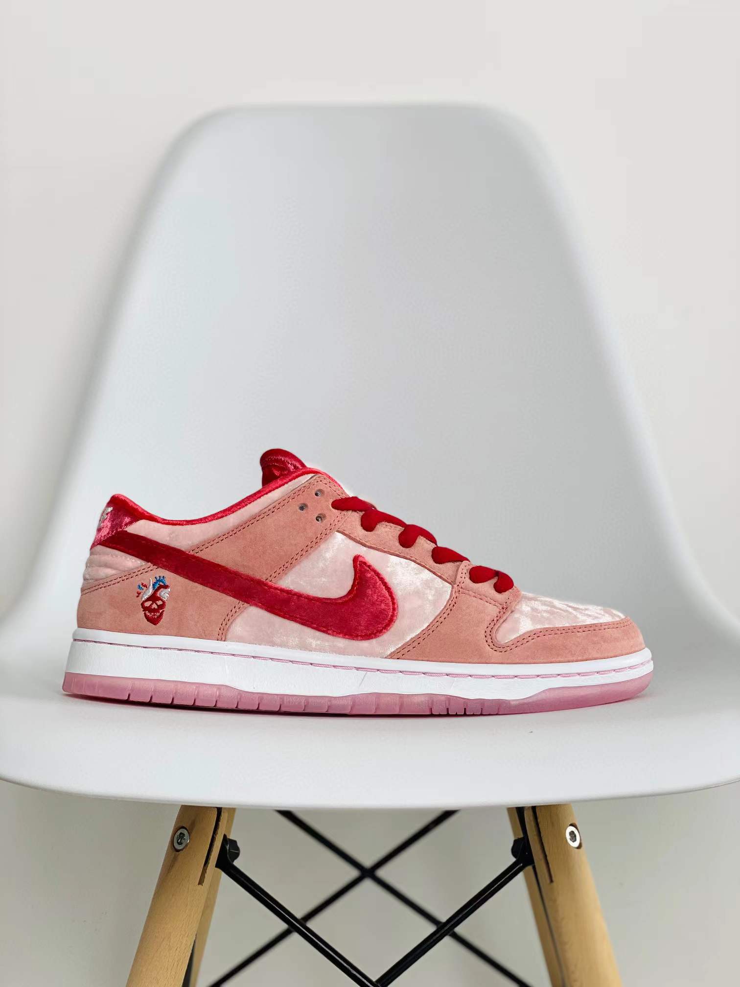 Stangelove dunk Low Pro 情人节 粉色 低筒 复古板鞋 休闲鞋 男鞋 女鞋 CT2552-800