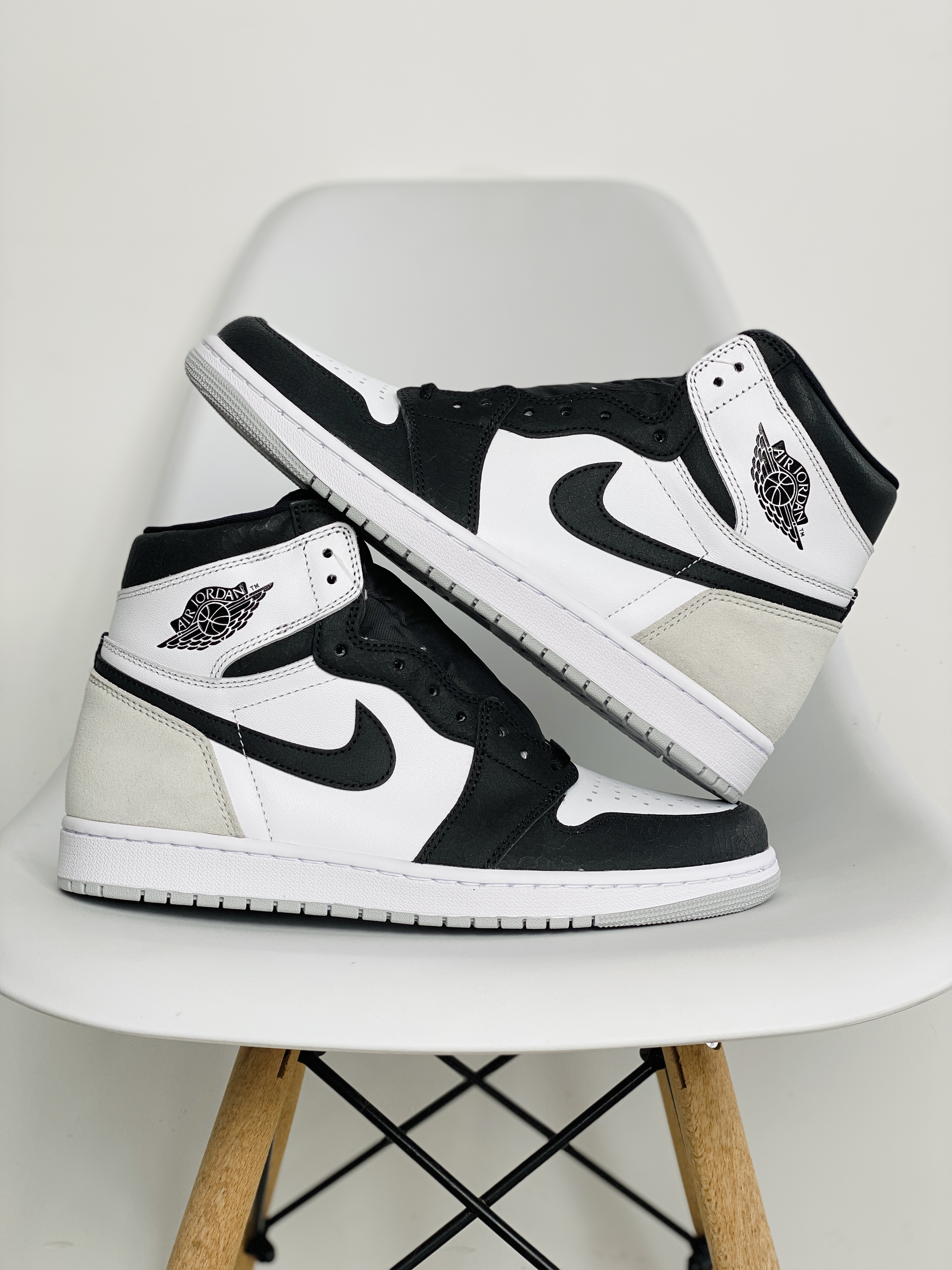 Air Jordan 1 AJ1 Retro OG Bleached Coral  黑灰脚趾 高筒 休闲鞋 男鞋 板鞋  555088-108