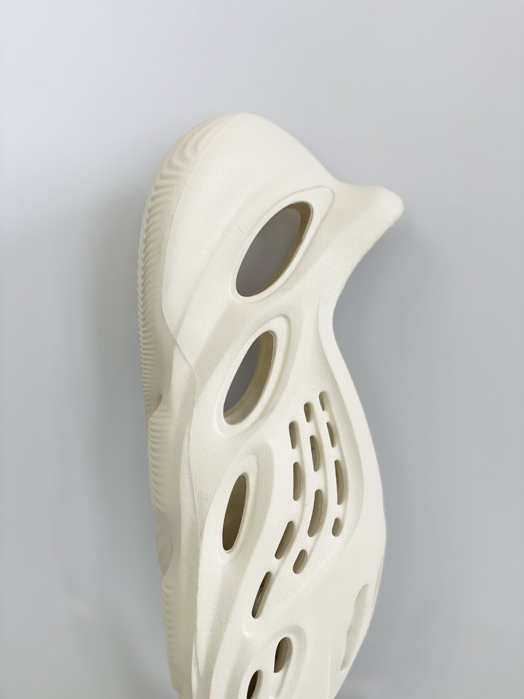 adidas originals Yeezy Foam Runner  Ararat 白色 运动凉鞋 洞洞鞋 拖鞋 室内室外拖 男鞋 女鞋 G55486