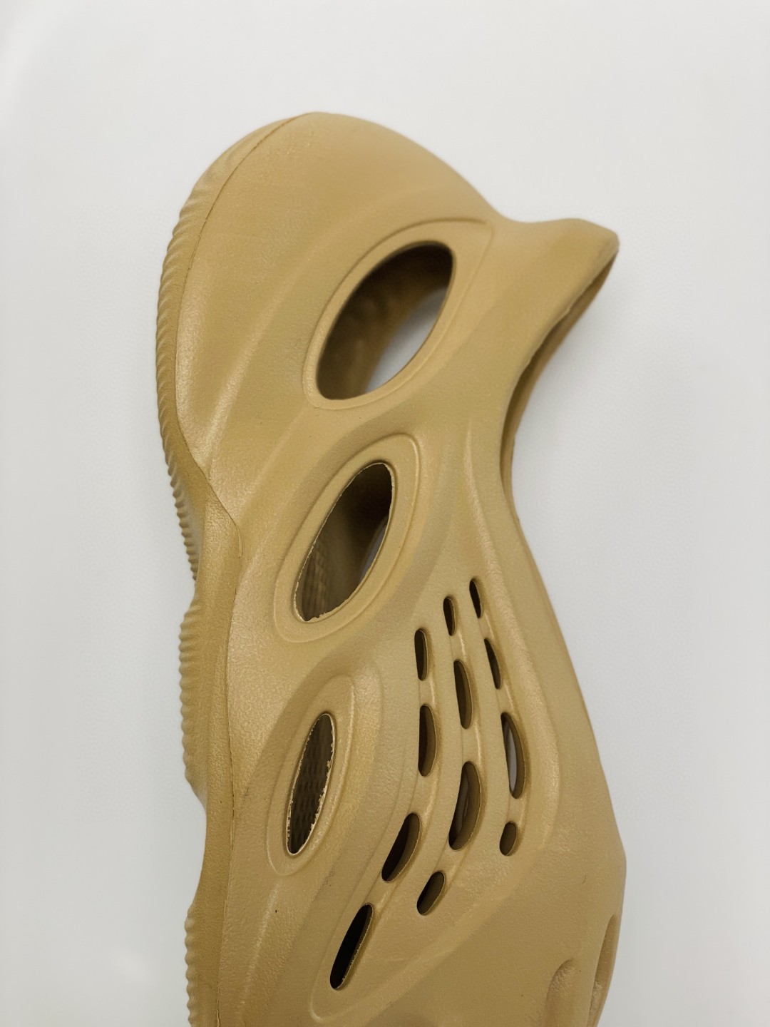 adidas originals Yeezy Foam Runner  Ochre 土黄 赭石 运动凉鞋 洞洞鞋 拖鞋 室内室外拖 GW3354