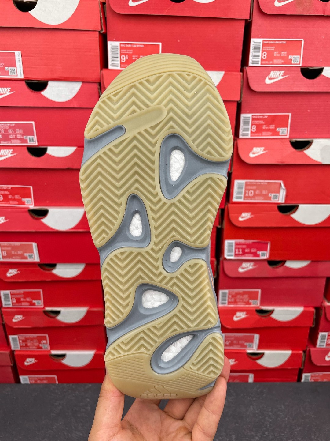 adidas originals Yeezy Boost 700V2 Inertia 惯性 蓝灰 低筒 休闲鞋 运动鞋 老爹鞋 男鞋 女鞋 FW2549