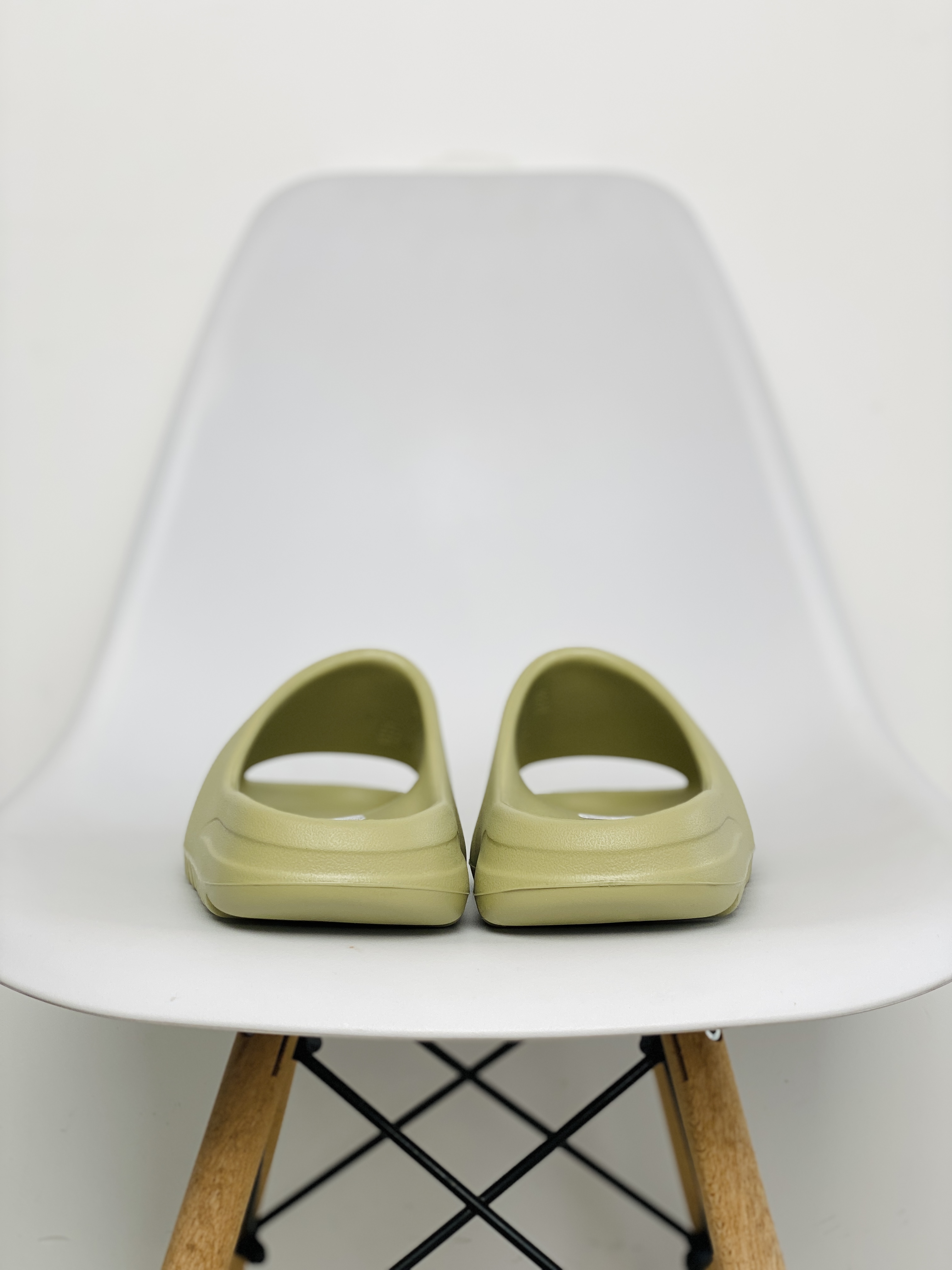 originals Yeezy Slide Resin 雾面豆绿 室外 室内拖鞋 沙滩鞋 男鞋 女鞋  FZ5904