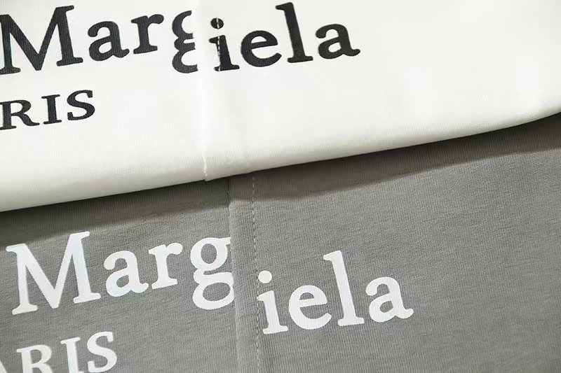 Maison Margiela 马吉拉 胸前字母logo 不规则设计 短袖 黑色 白色  深灰色 T 恤 圆领 套头 夏季 男女同款 