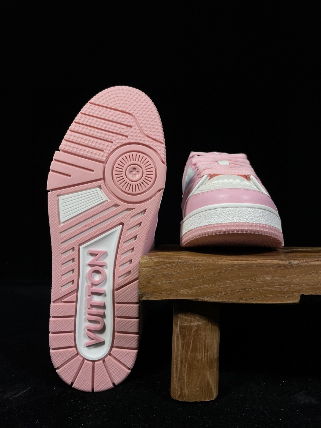 Louis Vuitton 路易威登 Trainer 白粉 低筒 休闲鞋 板鞋 运动鞋 男鞋 女鞋 