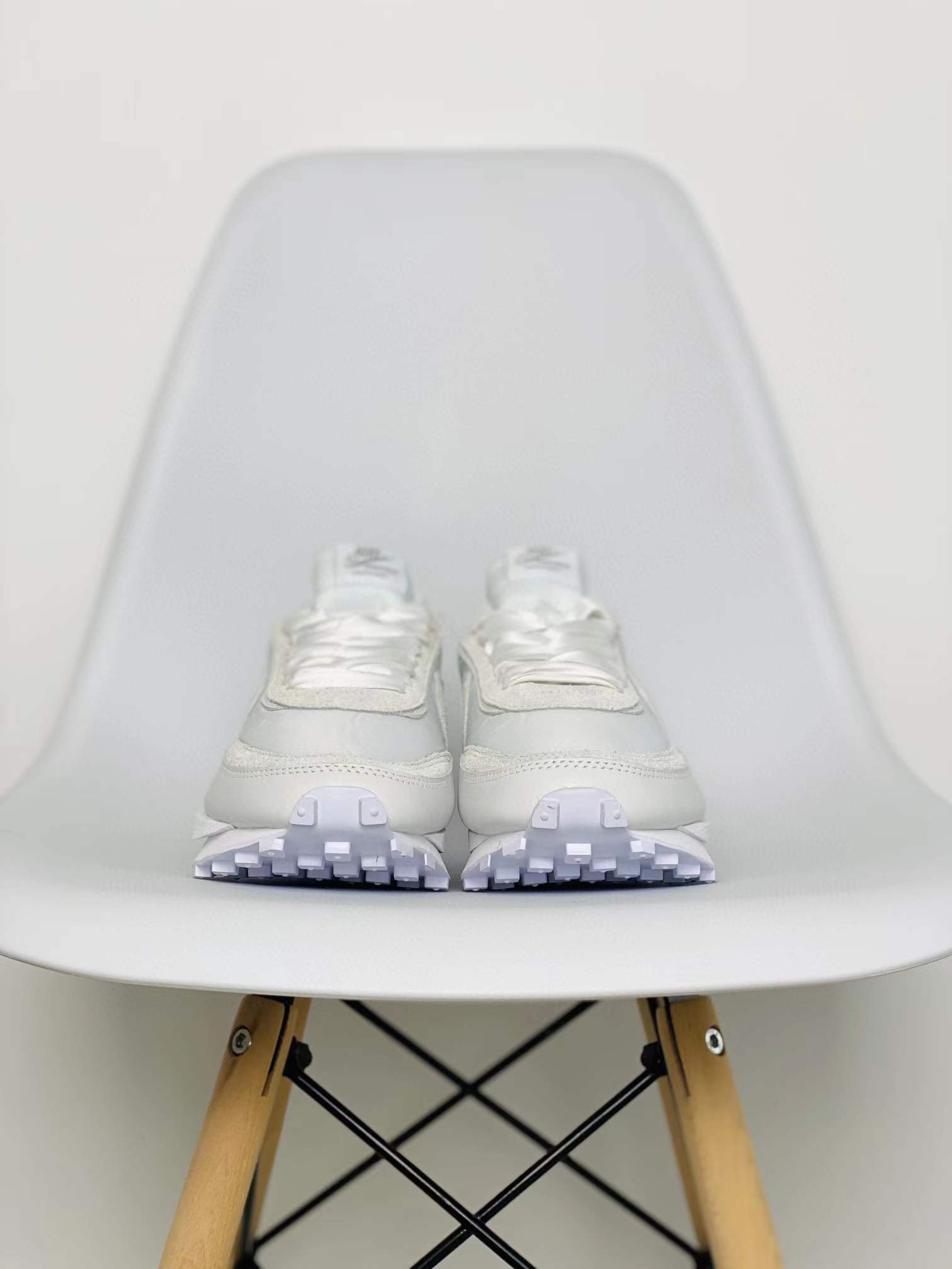 sacai  LVD 白色 丝绸 低筒 双勾 华夫 复古时鞋 休闲鞋 透气网面 运动鞋 男鞋厚底 女鞋增高