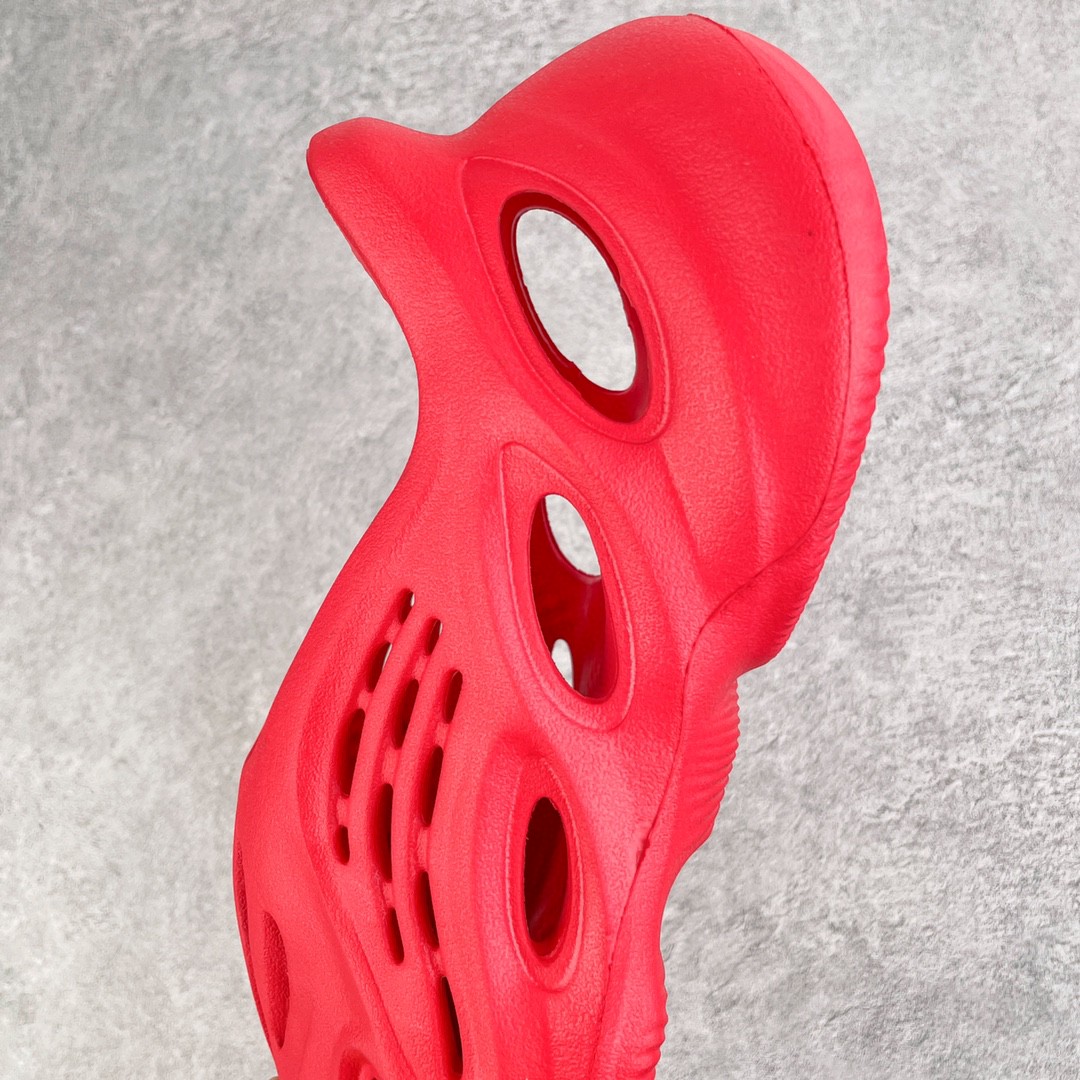 adidas originals Yeezy Foam Runner Vermilion 红色 赤焰朱砂 运动凉鞋 洞洞鞋 拖鞋 室内室外拖 男鞋 女鞋 GW3355