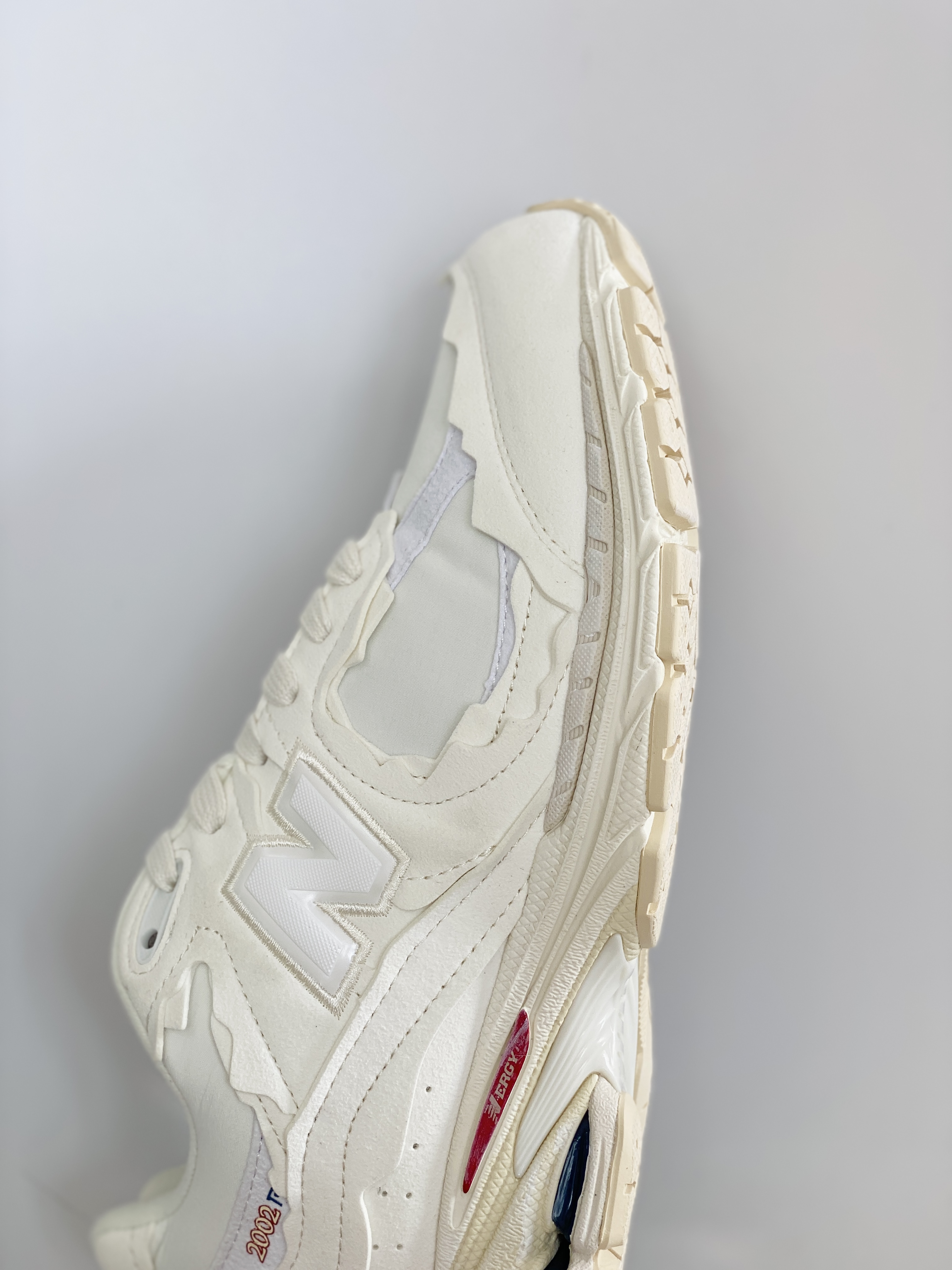 新版 New Balance 2002R Refined Future 海盐白 低筒 跑步鞋 运动鞋 休闲鞋 男鞋 女鞋 M2002RDC