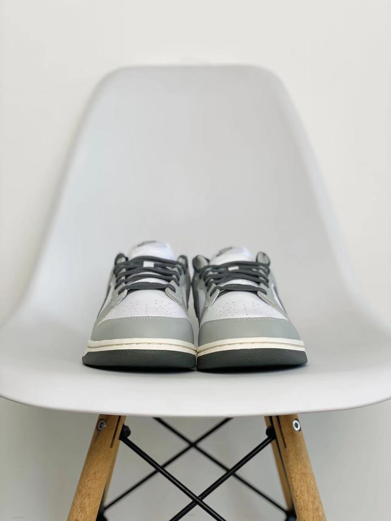 dunk Low Light Smoke Grey 白灰黑 低筒 复古板鞋 休闲鞋 男鞋 女鞋  DD1503-117